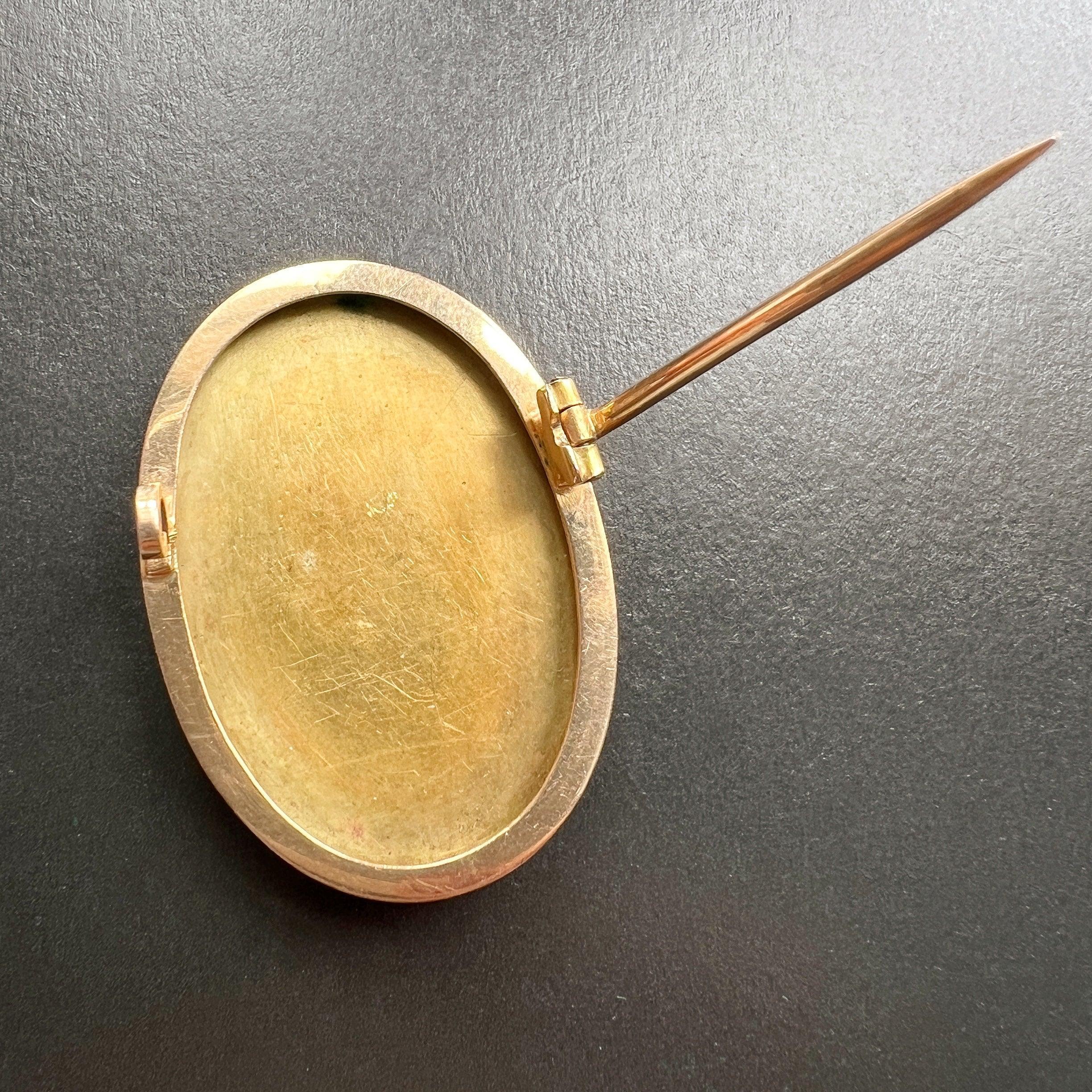 Victorian era 18K gold cherub in majesty enamel diamond brooch - Curiously timeless