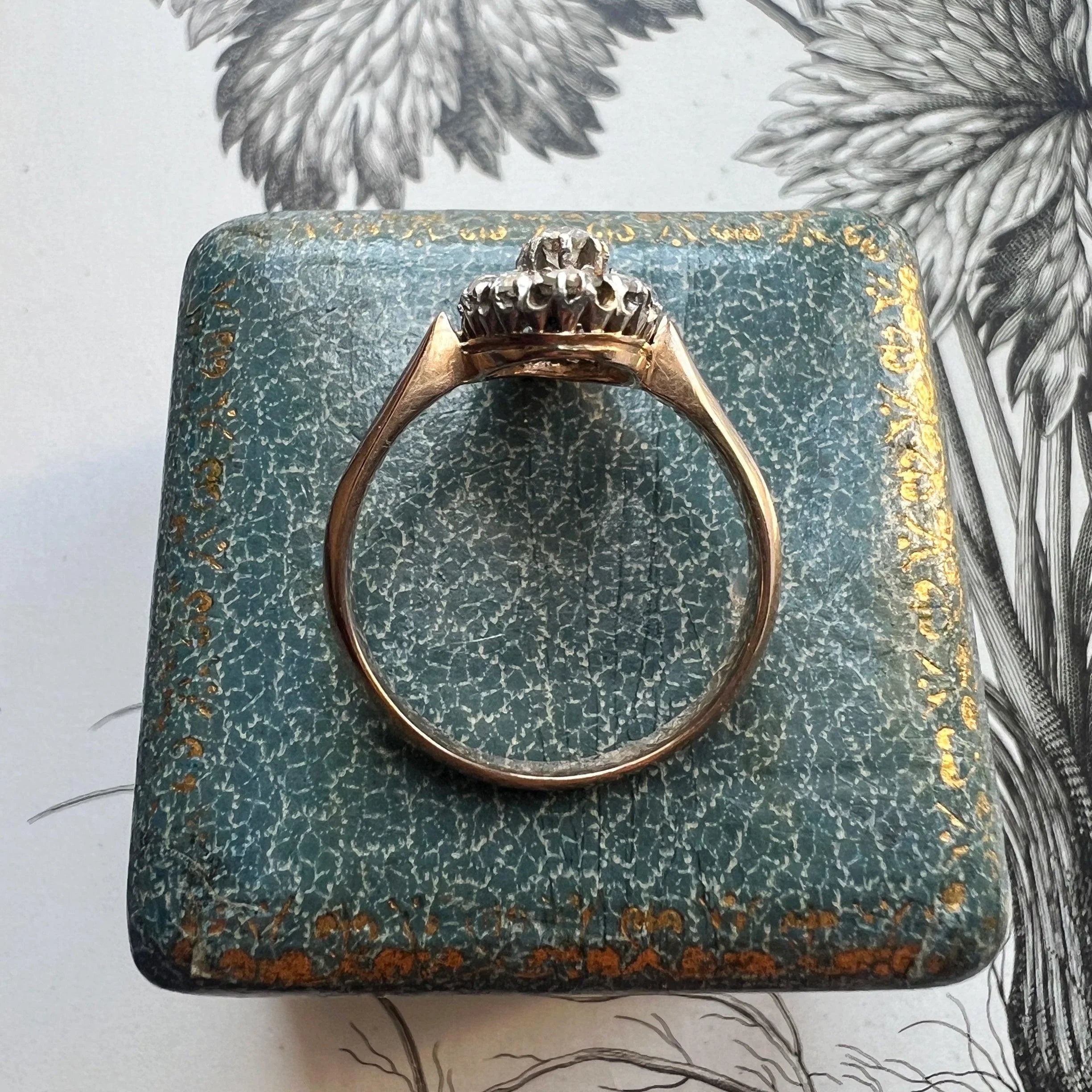 Boxed Victorian era 18K gold diamond marquise ring - Curiously timeless