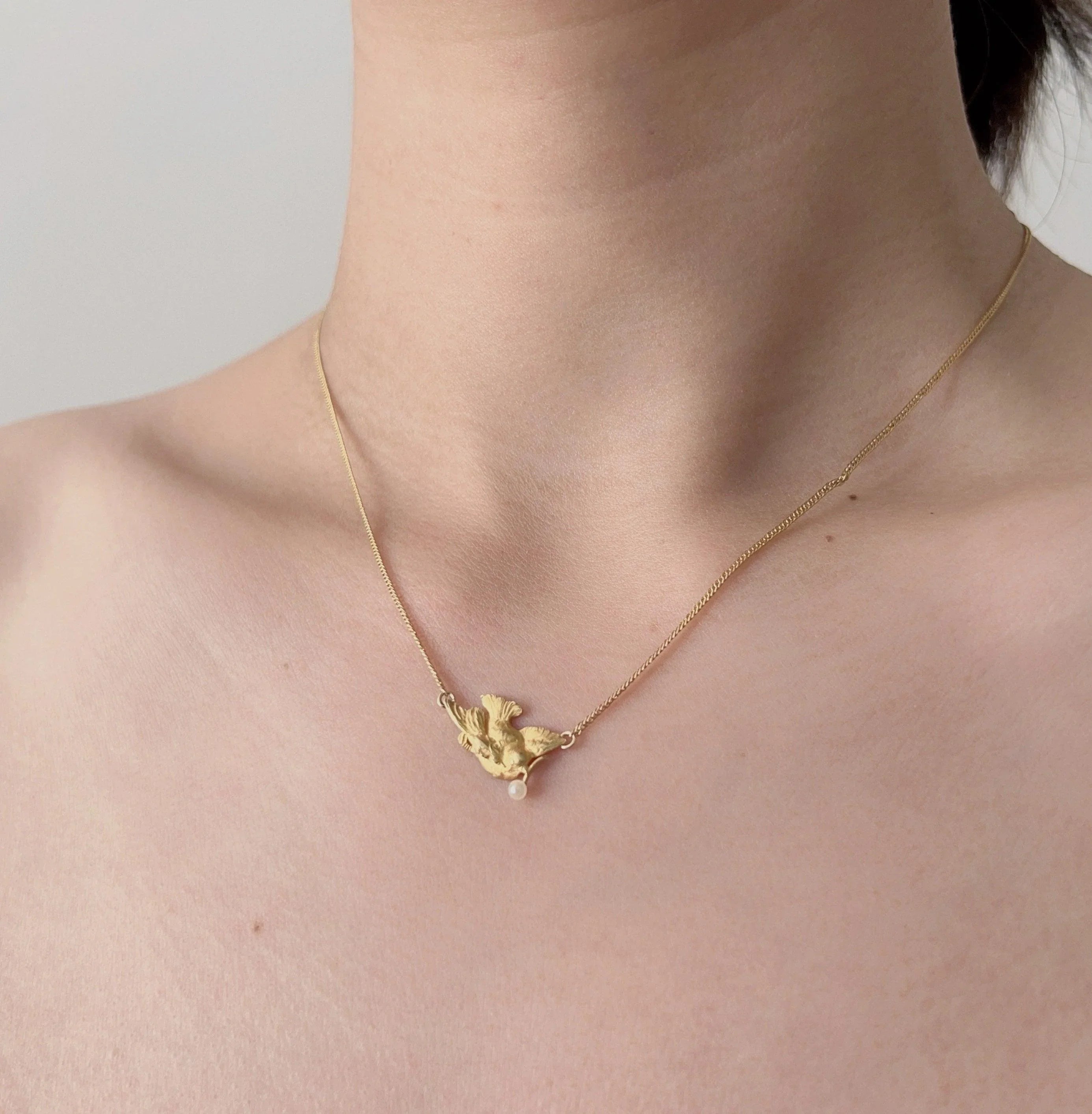 Antique 18K gold swallow necklace with natural pearl - Curiously timeless