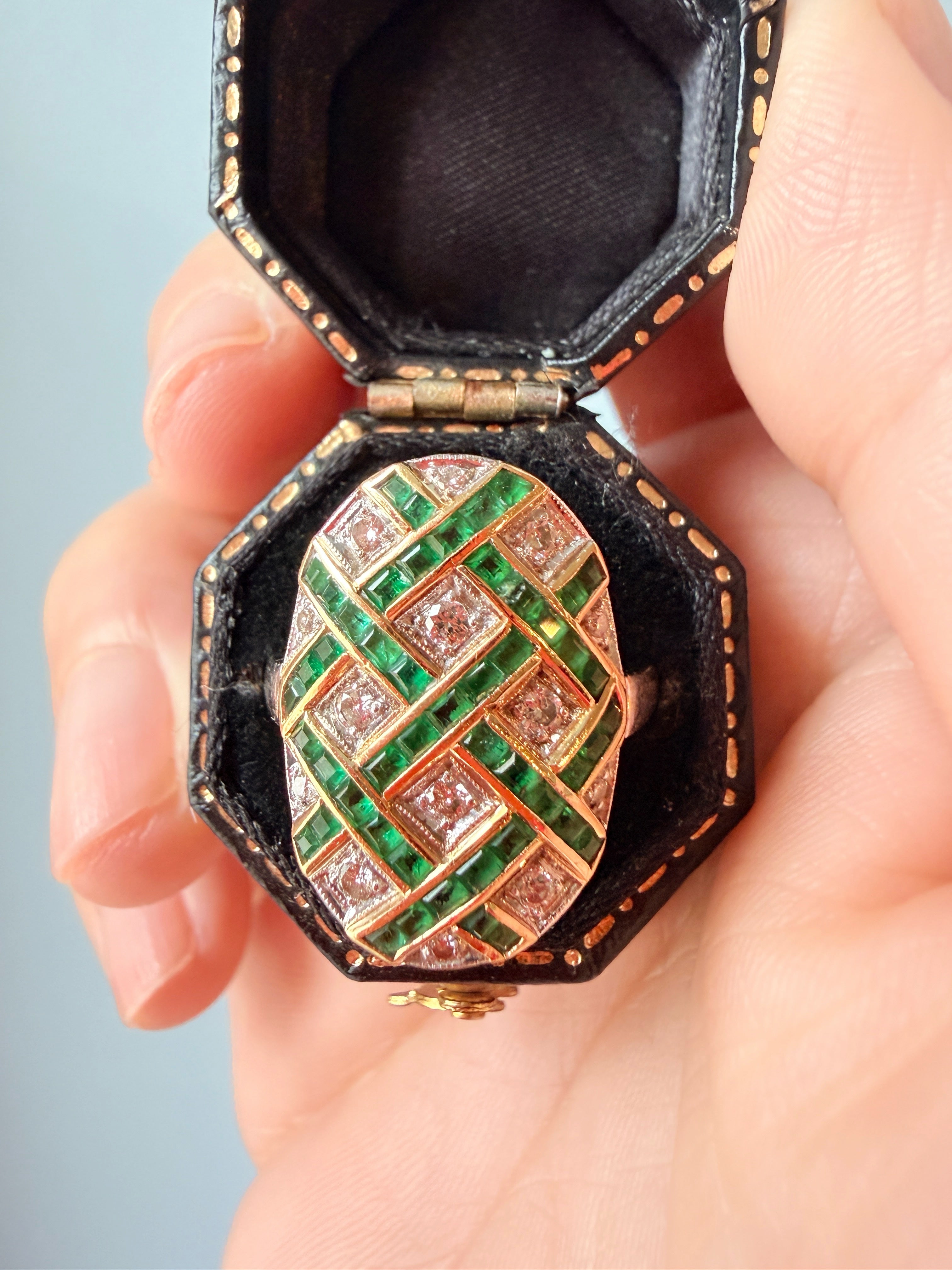 Vintage 18K Gold Diamond & Emerald Crosshatch Ring