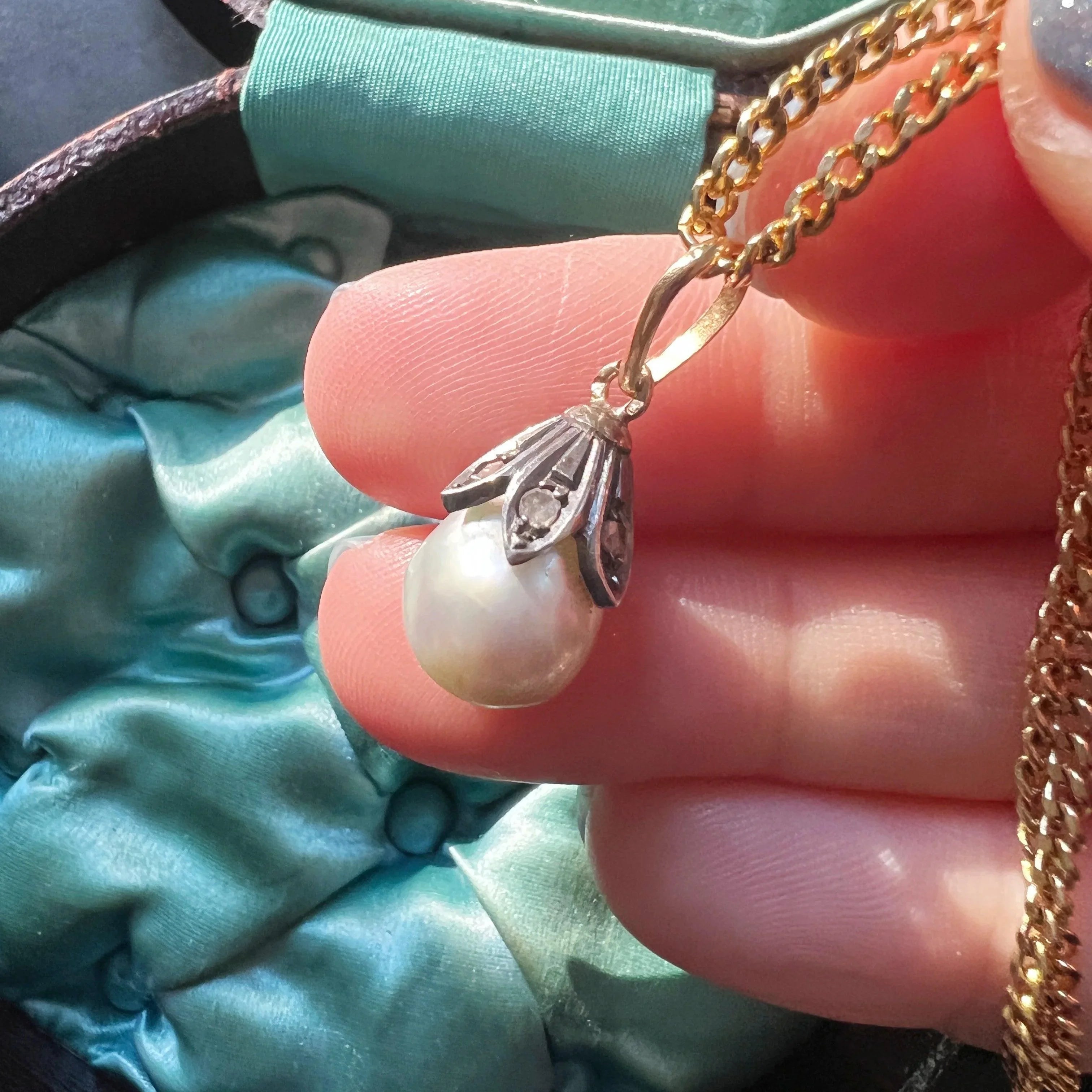 Antique 18K gold baroque pearl rose cut diamond pendant - Curiously timeless