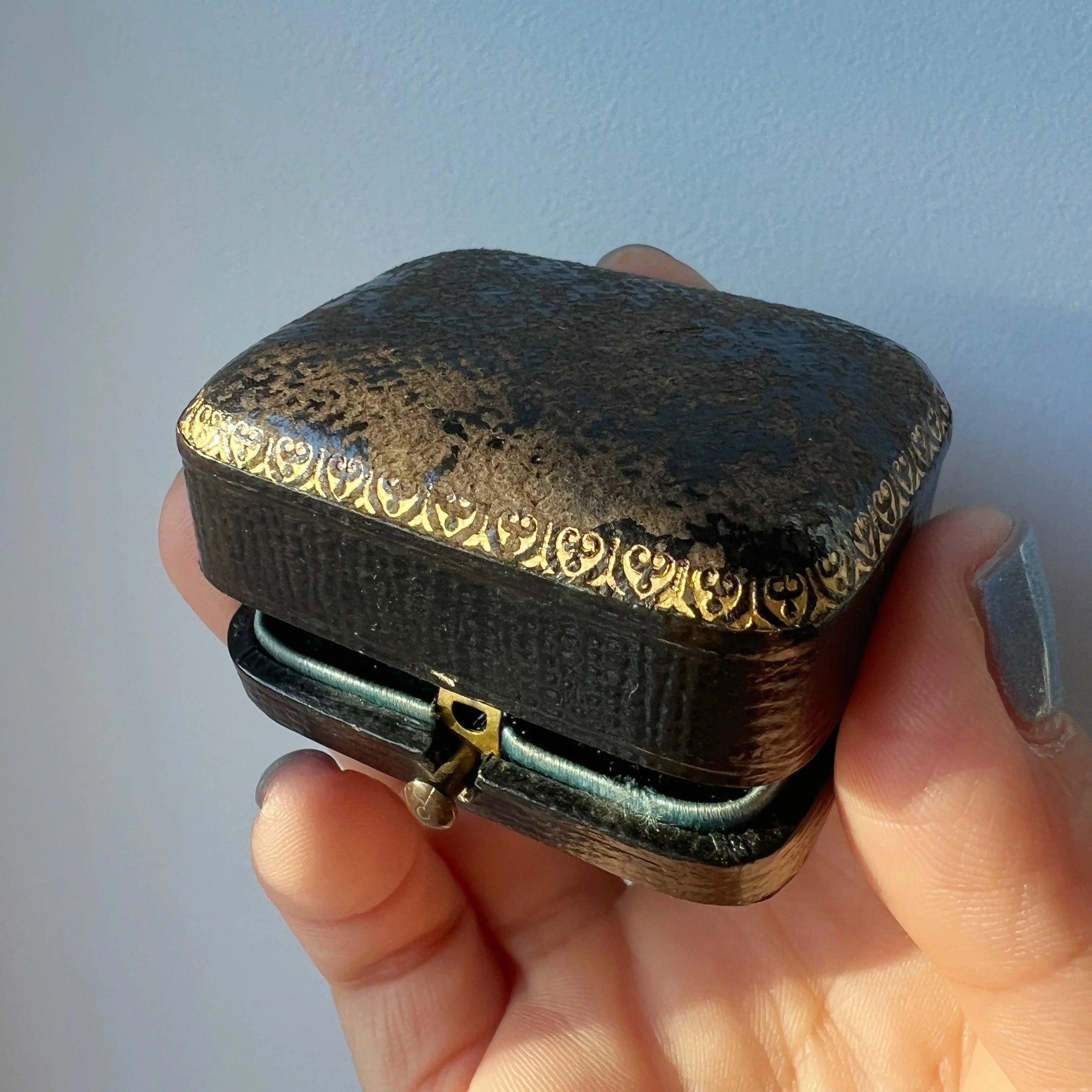 Victorian era boxed 18K gold diamond pearl earrings - Curiously timeless