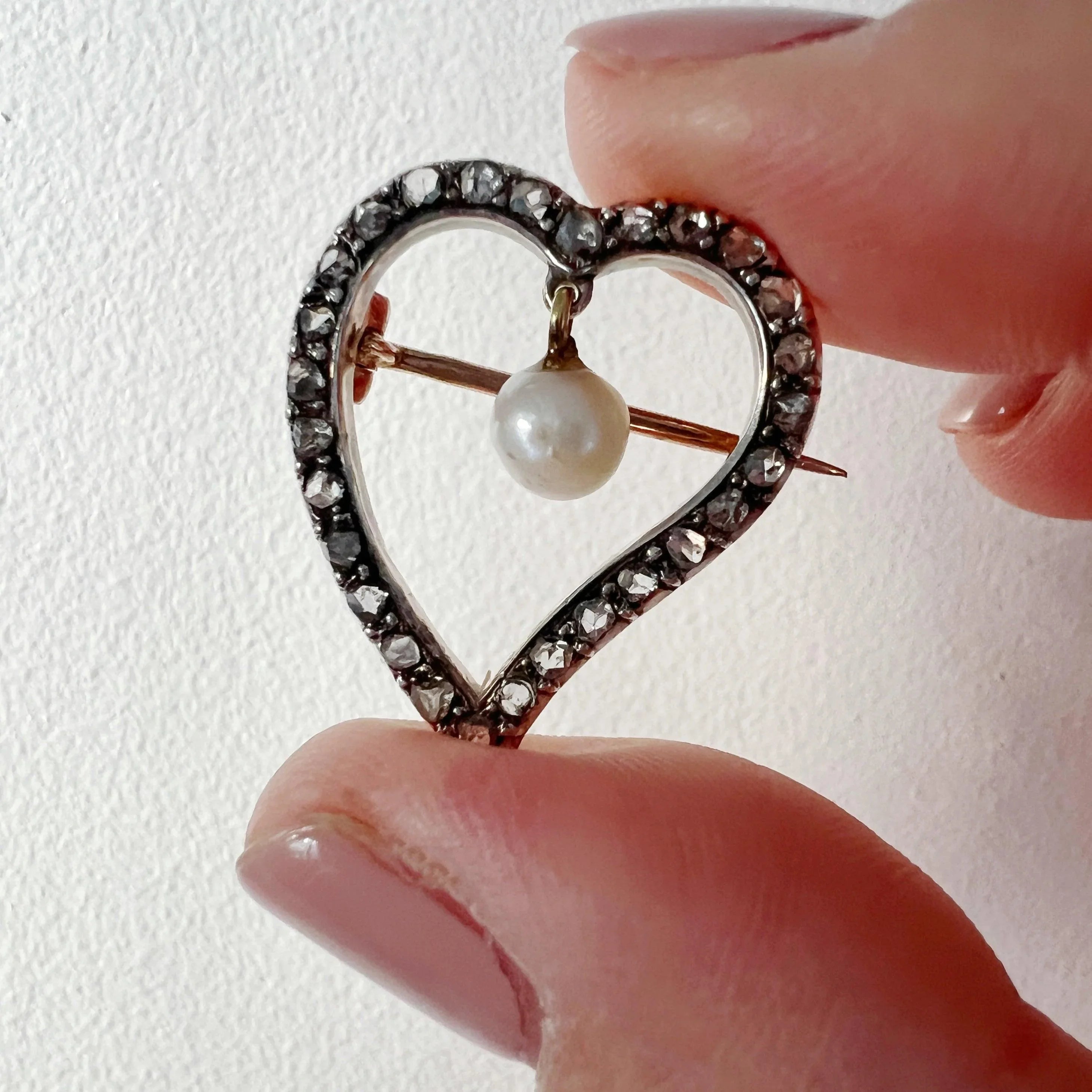 Rare Victorian 18K gold diamond pearl Witch’s heart brooch - Curiously timeless