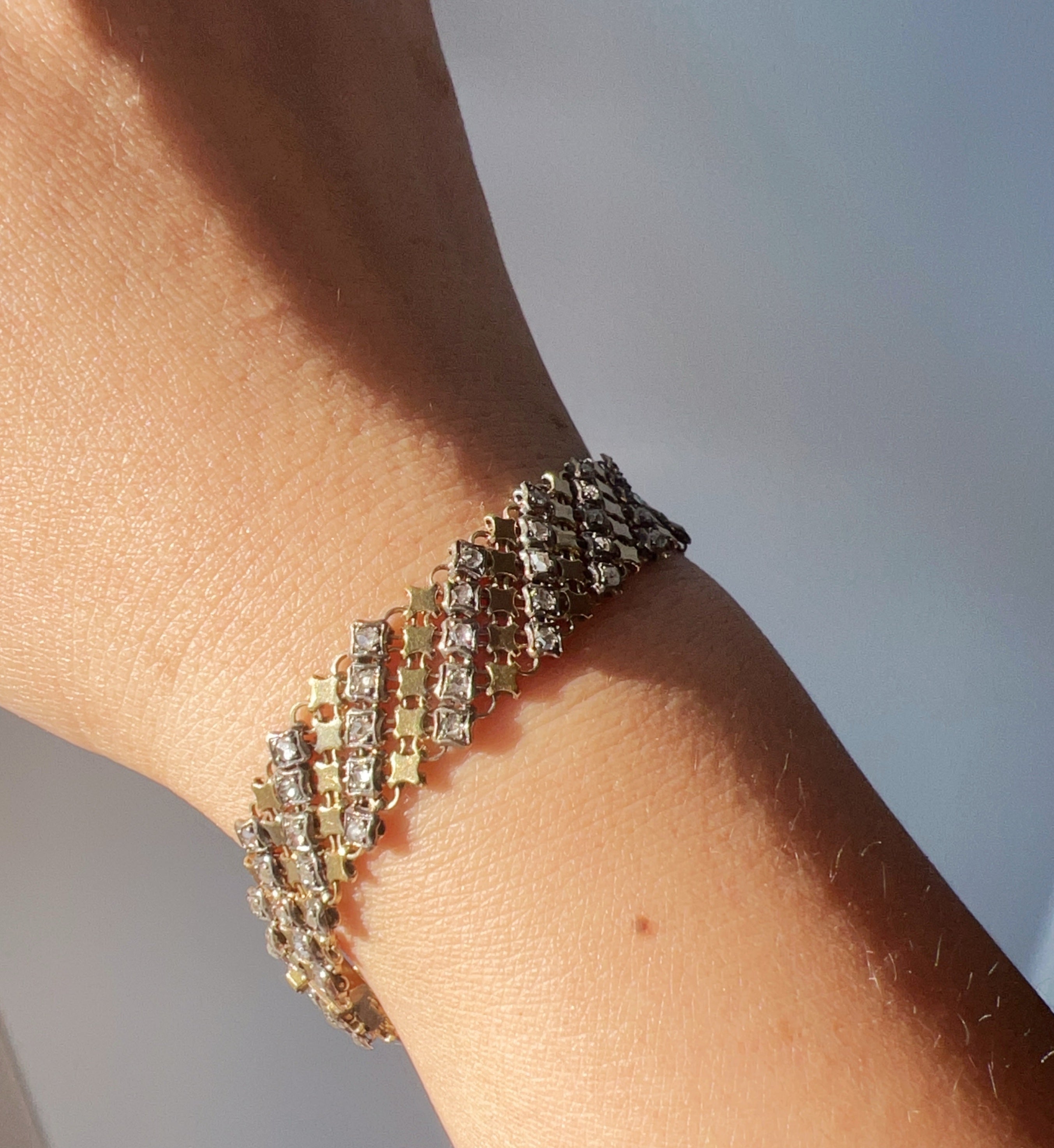 Antique Victorian 18K gold diamond ribbon bracelet