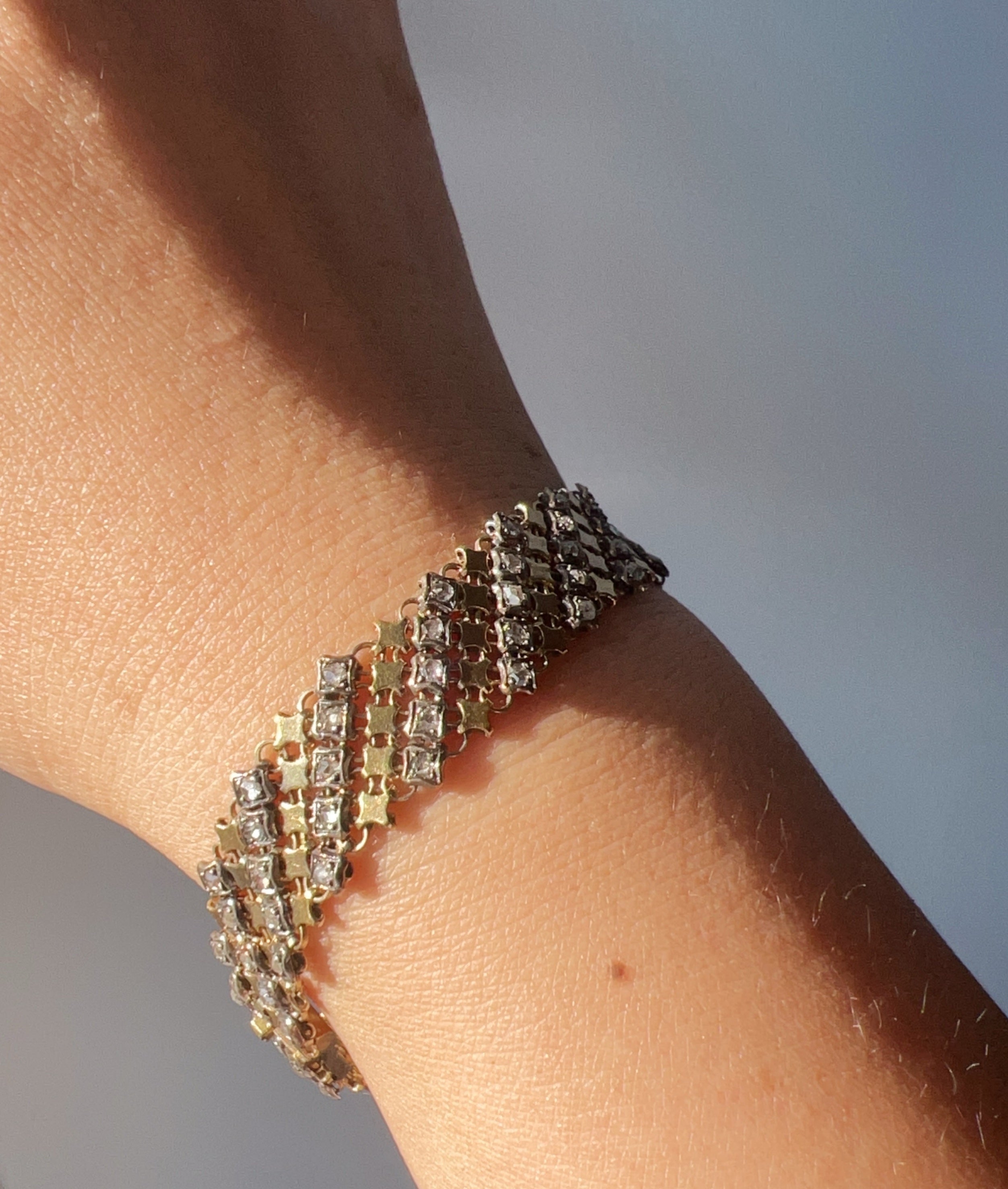 Antique Victorian 18K gold diamond ribbon bracelet