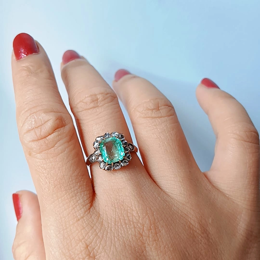 Antique Victorian 18K Gold Emerald Diamond Cluster Ring
