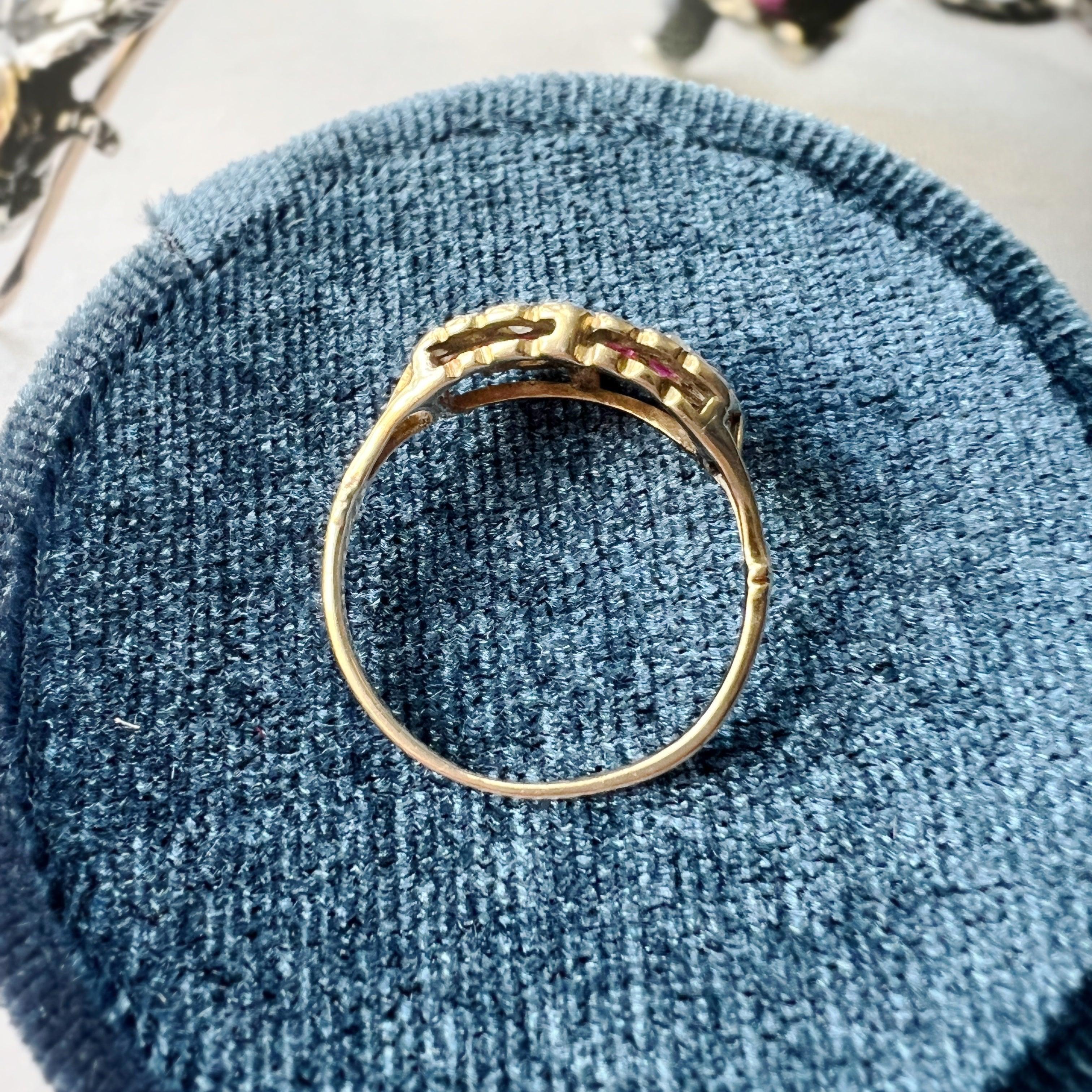 Art Deco 18K gold diamond and ruby band ring - Curiously timeless