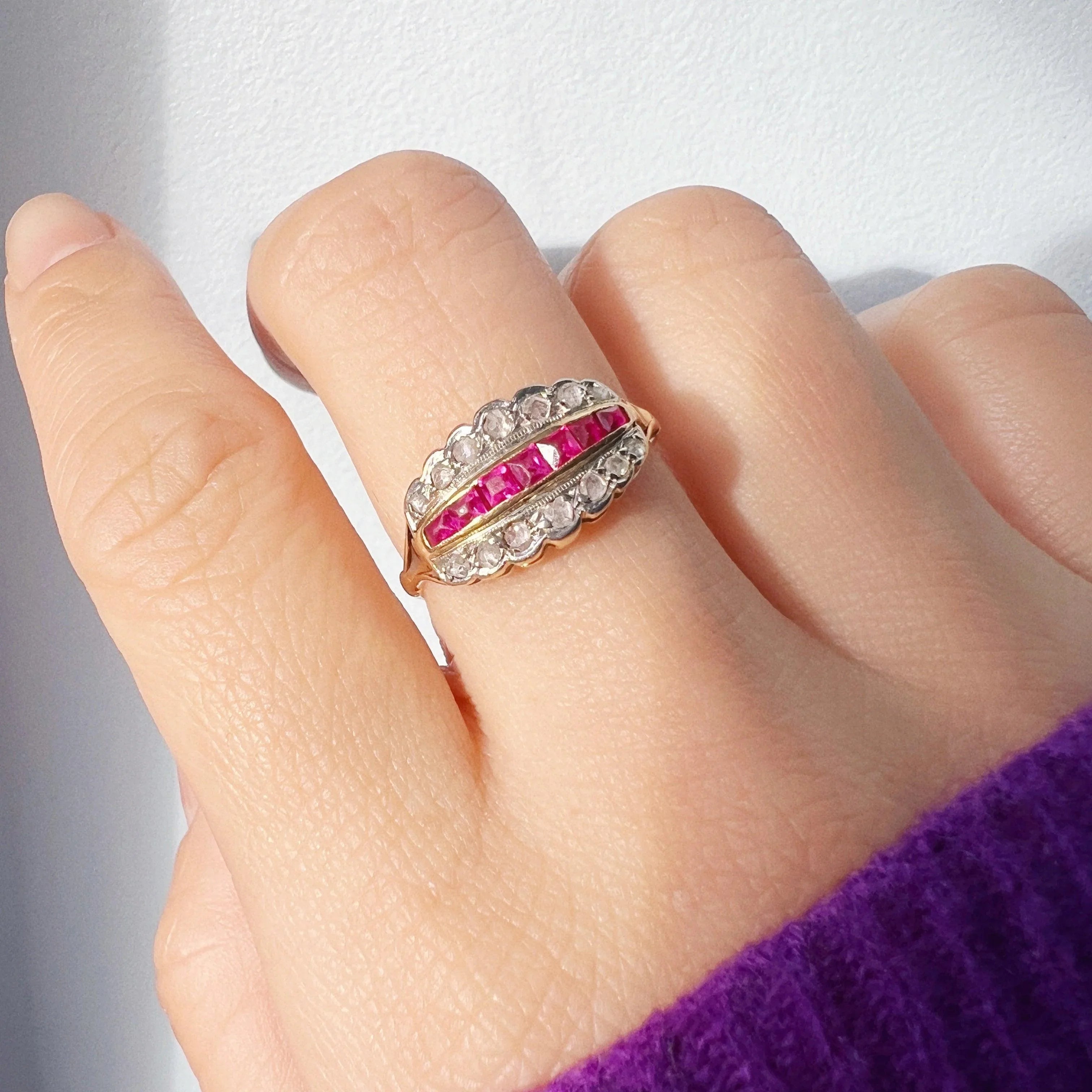 Art Deco 18K gold diamond and ruby band ring - Curiously timeless