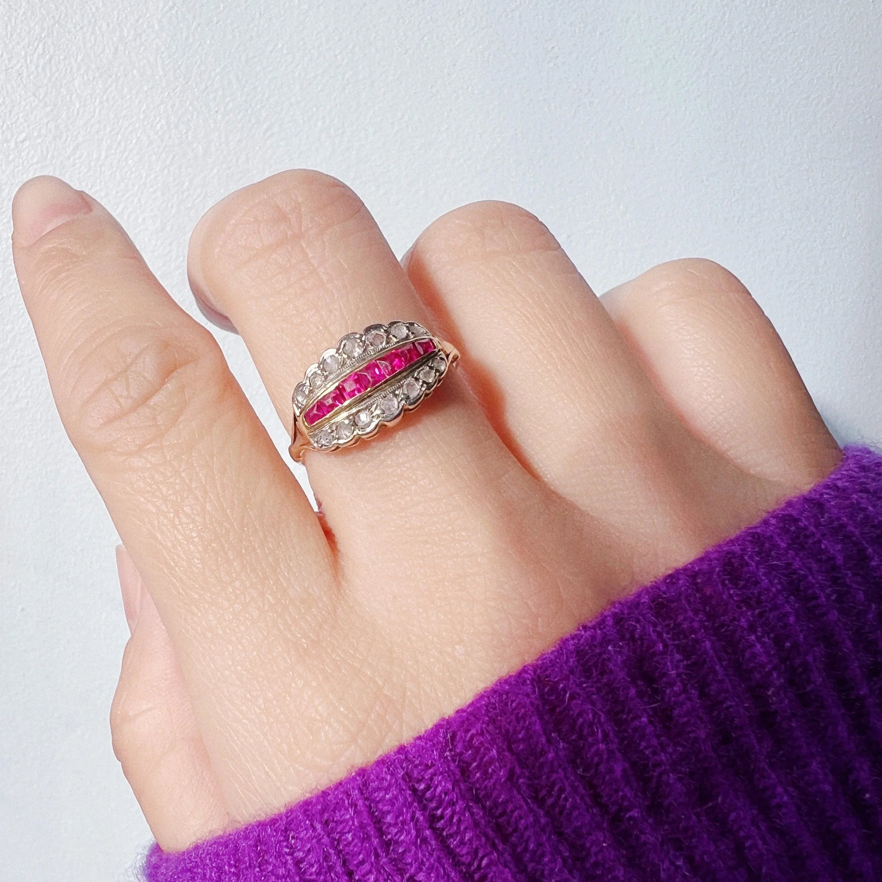 Art Deco 18K gold diamond and ruby band ring - Curiously timeless