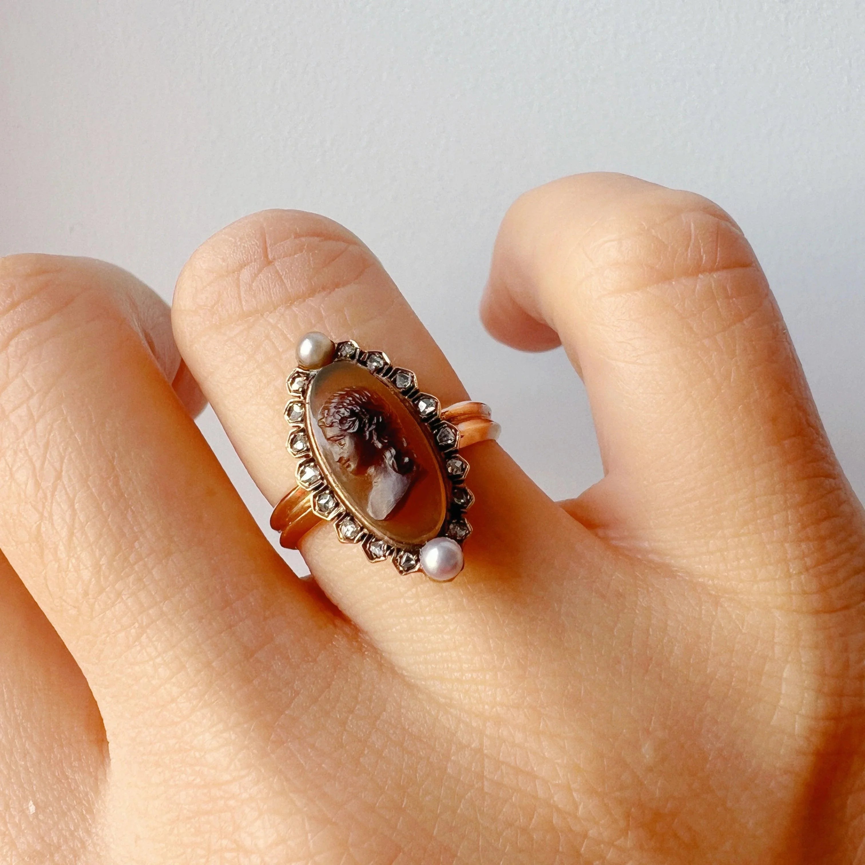 Victorian 18K gold agate cameo diamond pearl ring - Curiously timeless