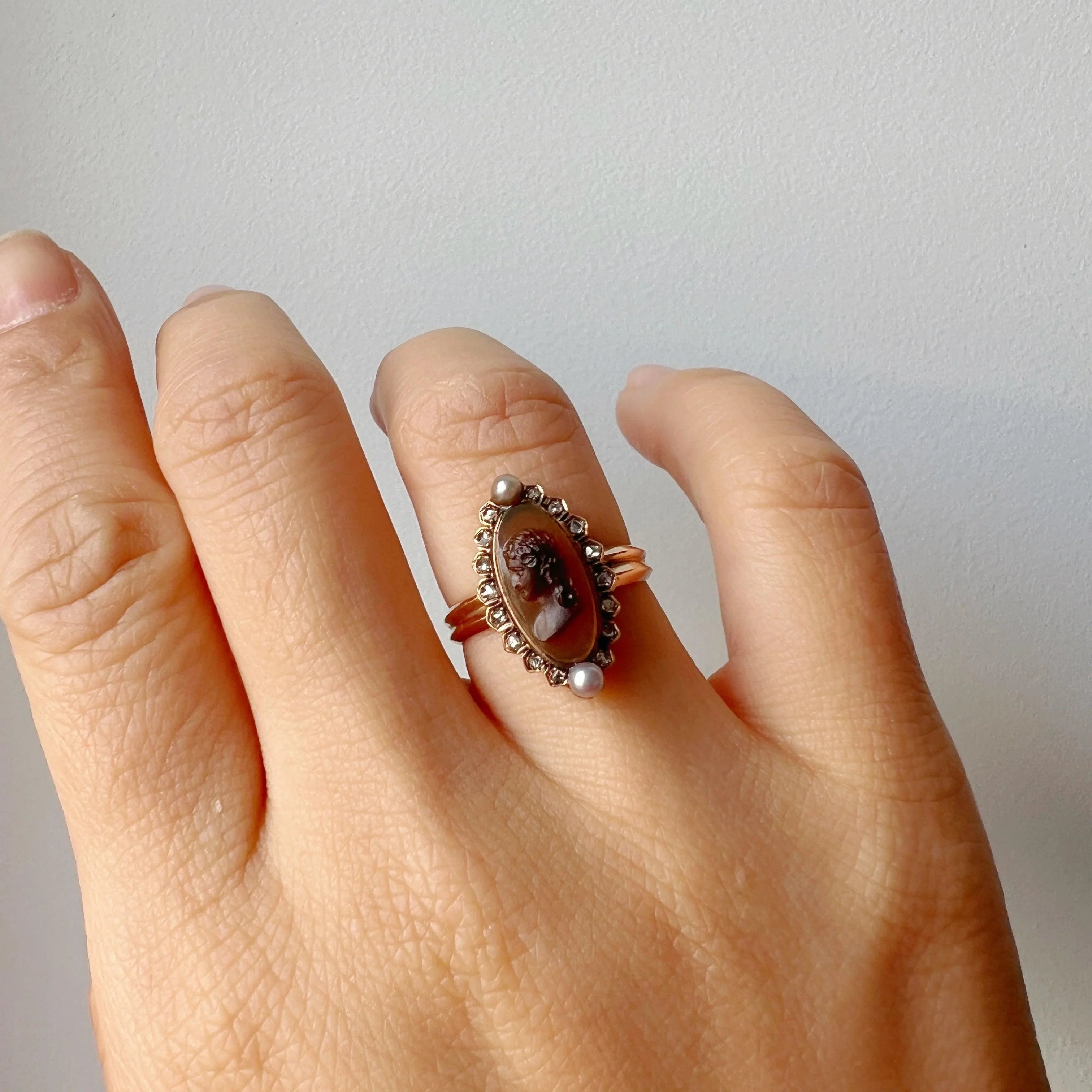 Victorian 18K gold agate cameo diamond pearl ring - Curiously timeless