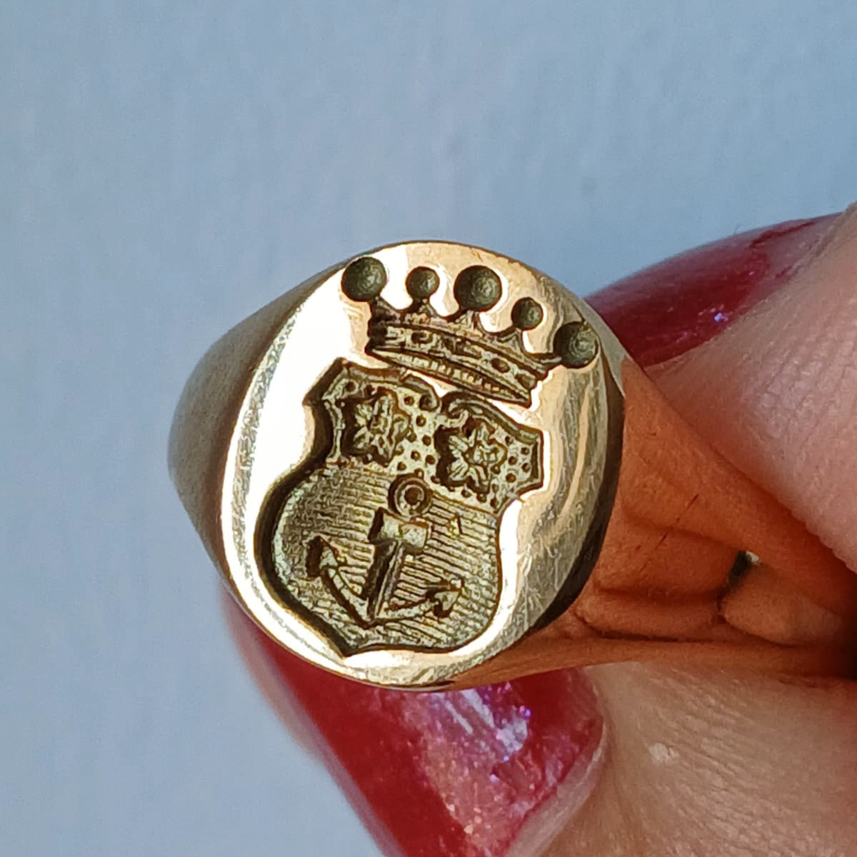 French antique 18K yellow gold signet ring with coat of arms