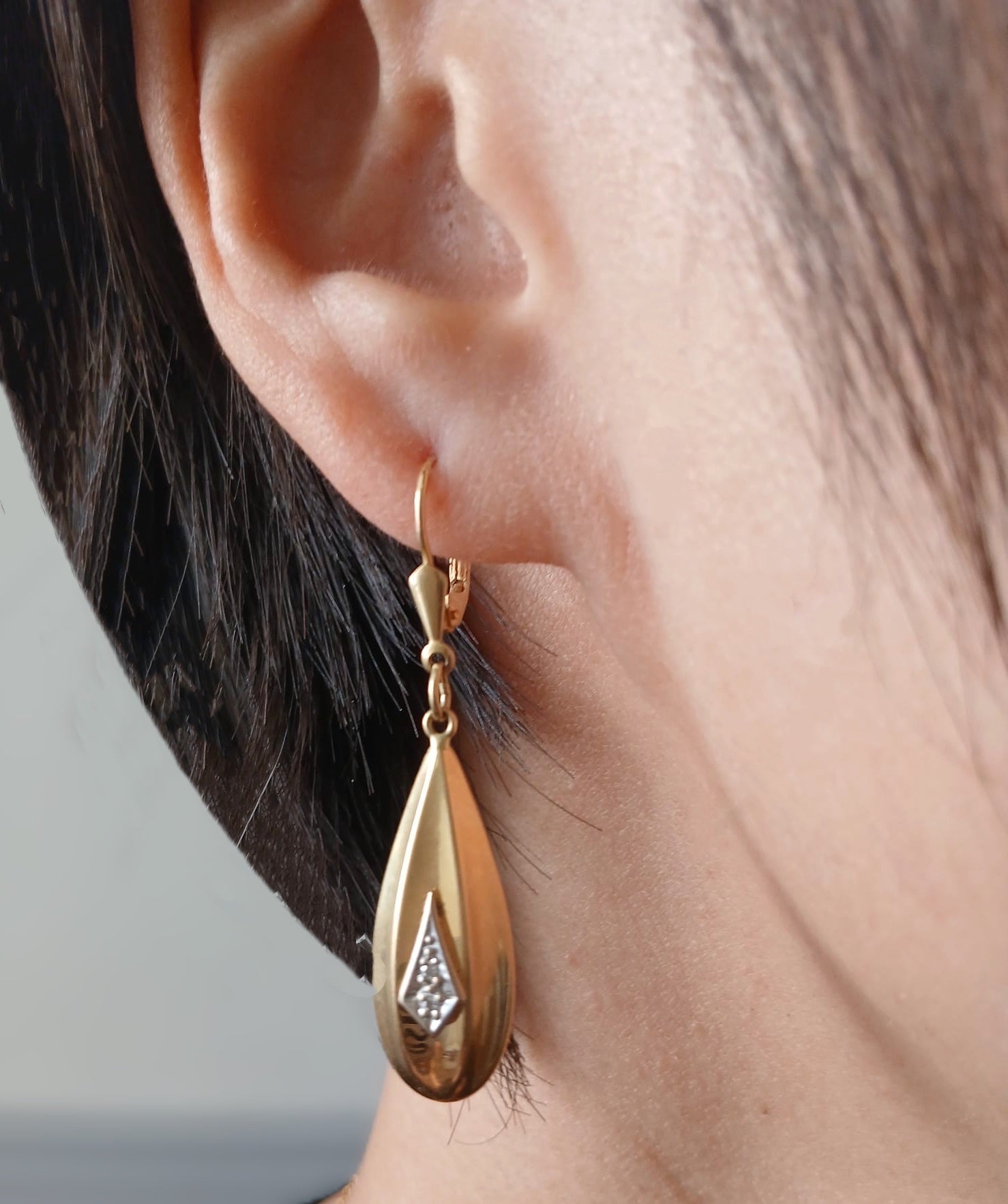 18K Yellow Gold Textured Teardrop Diamond Earrings