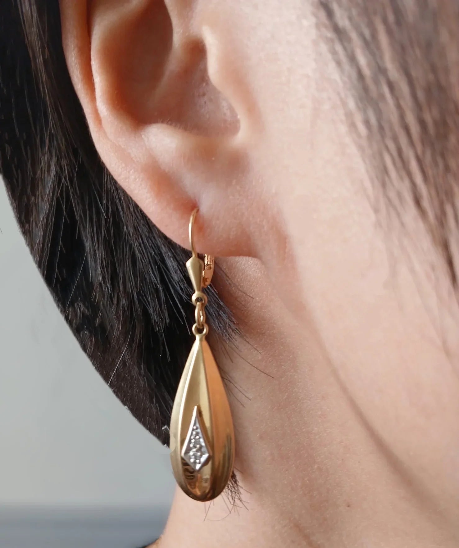 18K Yellow Gold Textured Teardrop Diamond Earrings