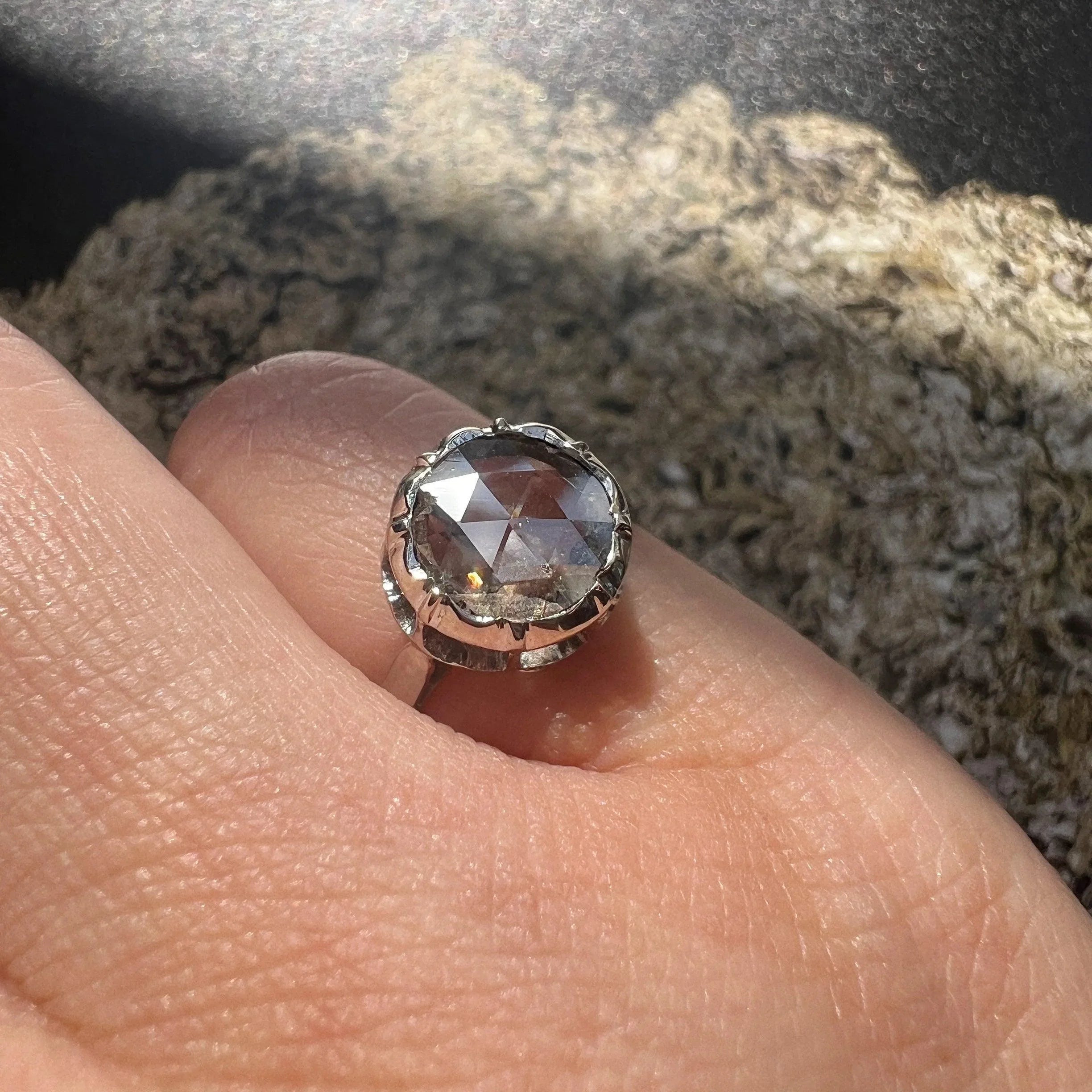 Very important 1.7ct rose cut diamond platinum solitaire ring - Curiously timeless