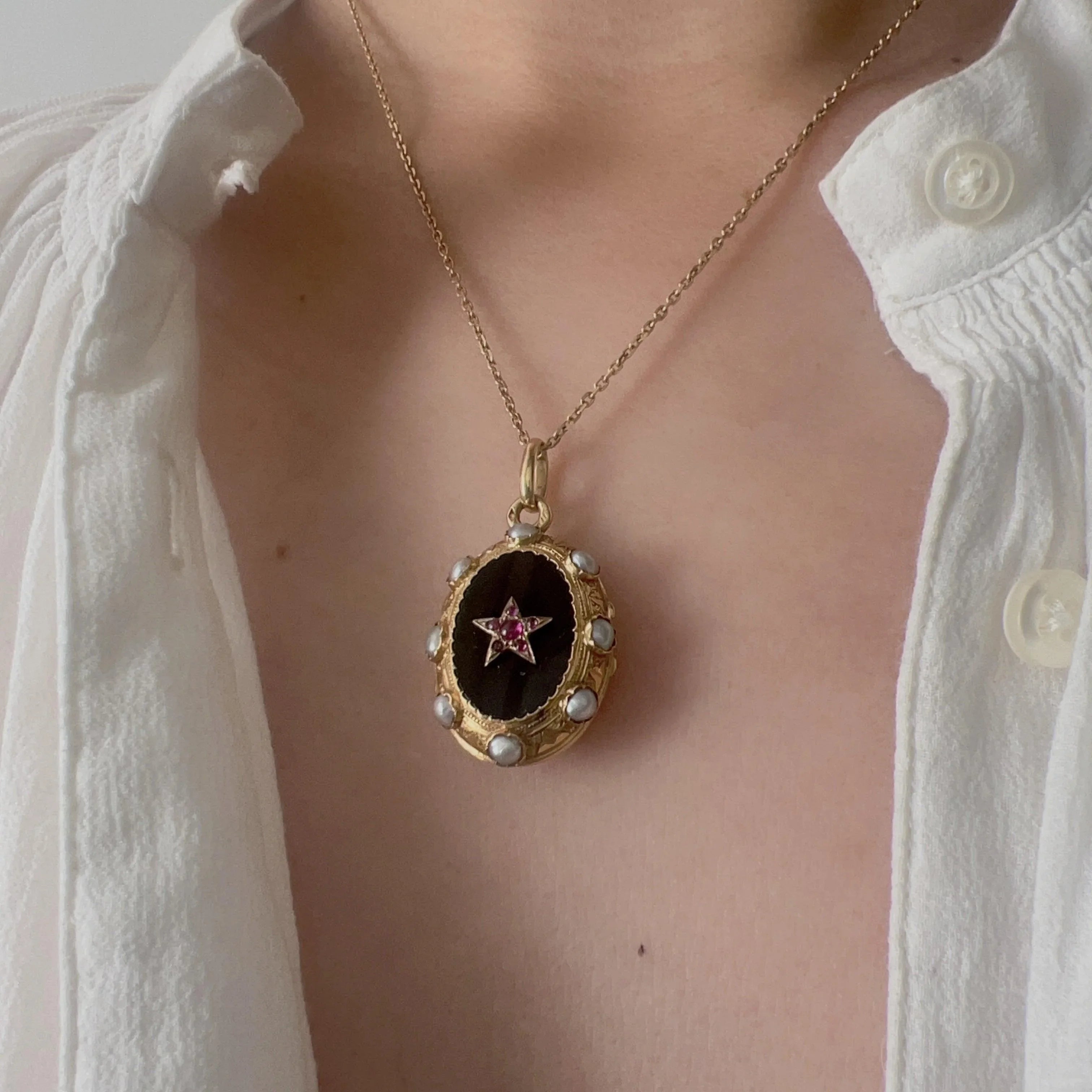 Victorian era 18K gold ruby natural pearl onyx star locket - Curiously timeless