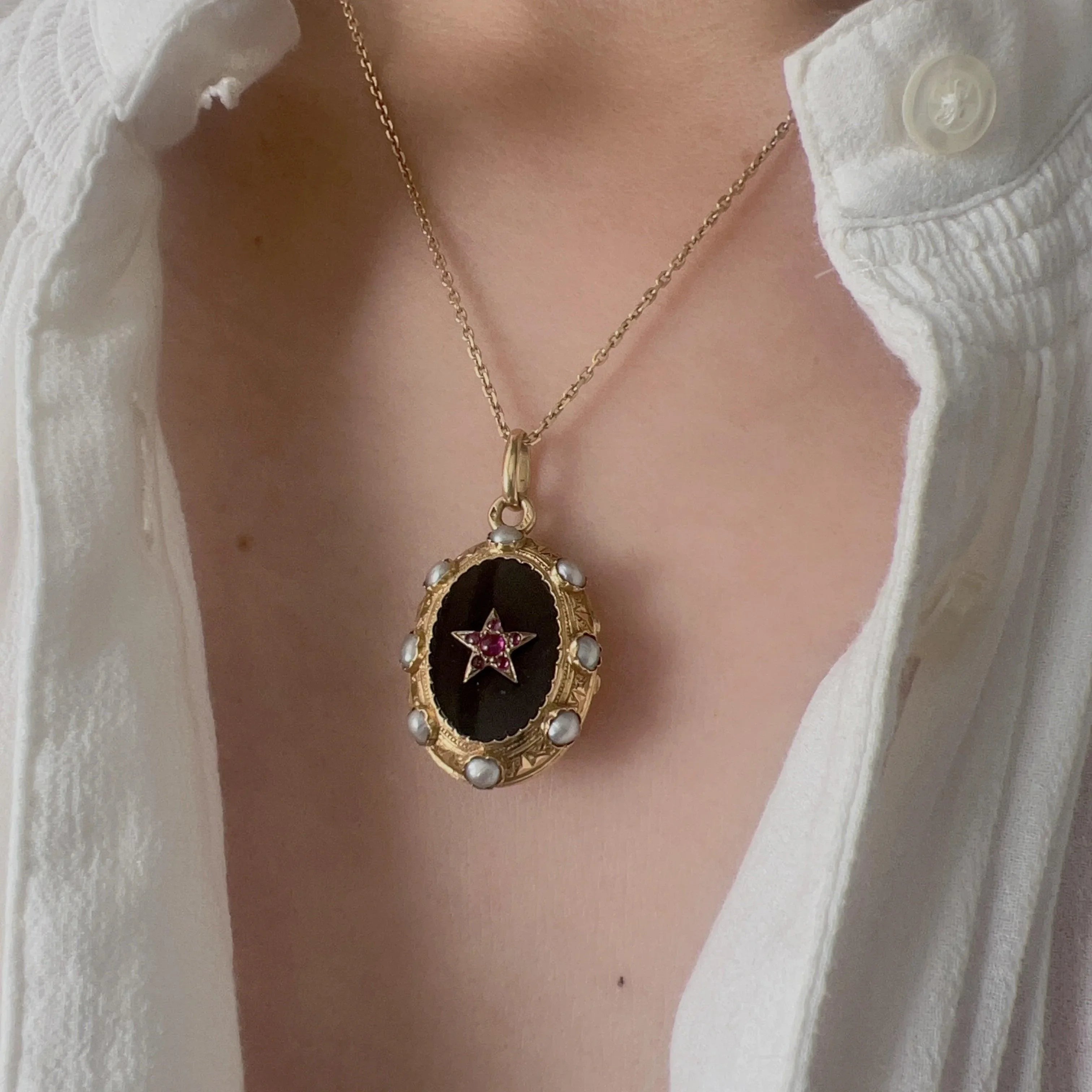 Victorian era 18K gold ruby natural pearl onyx star locket - Curiously timeless
