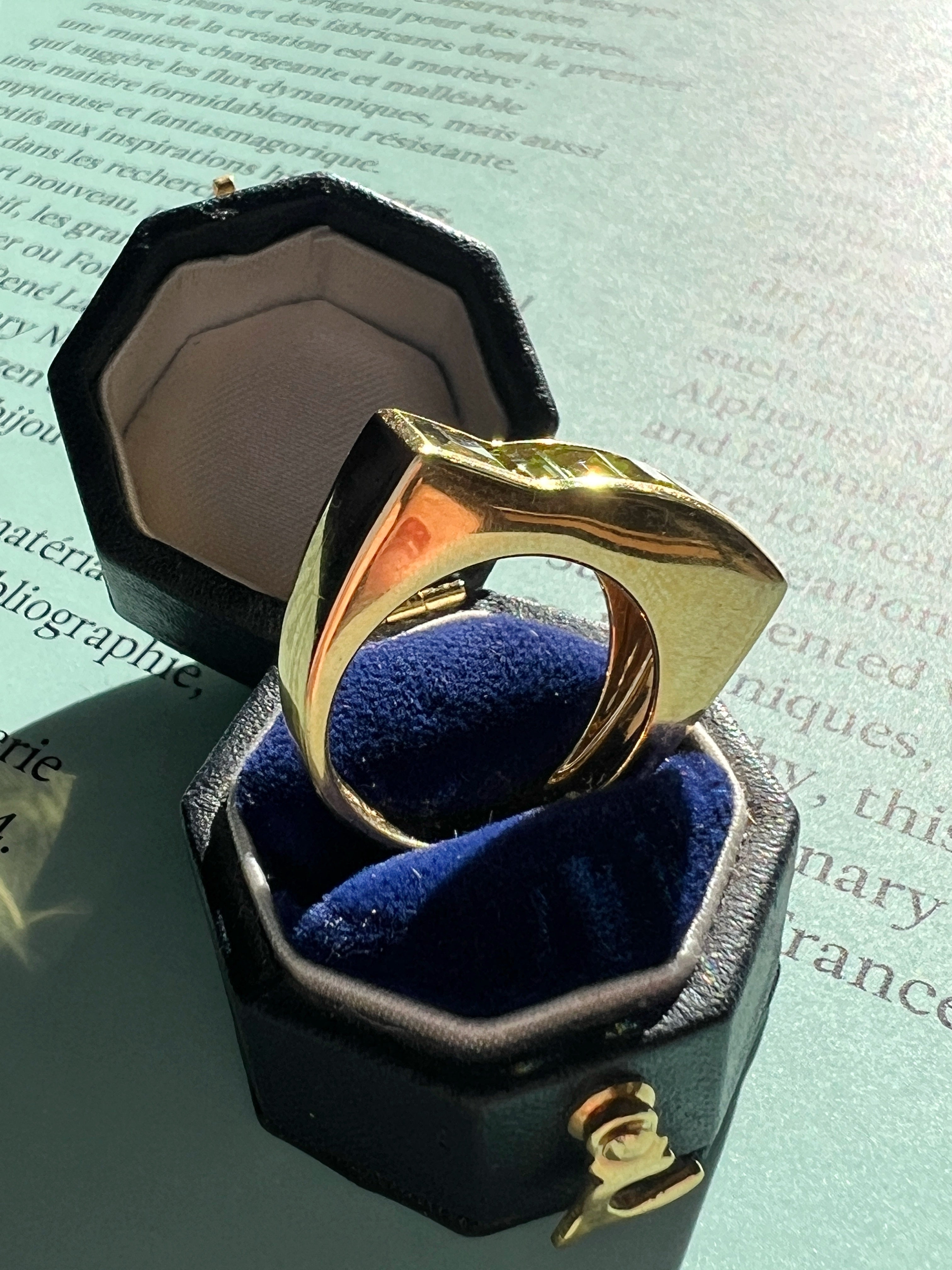 French 1940s 18K Yellow Gold Tank Ring with Peridots