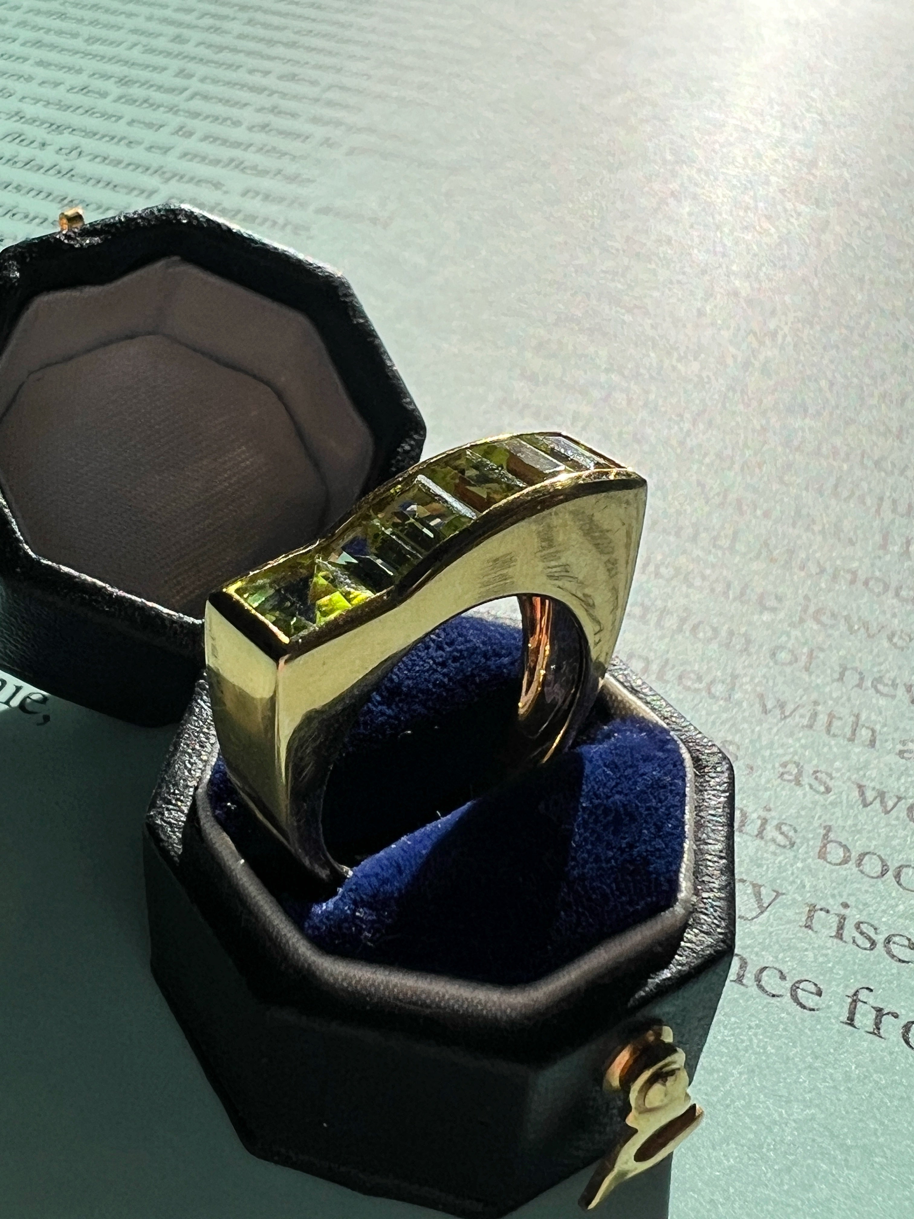 French 1940s 18K Yellow Gold Tank Ring with Peridots