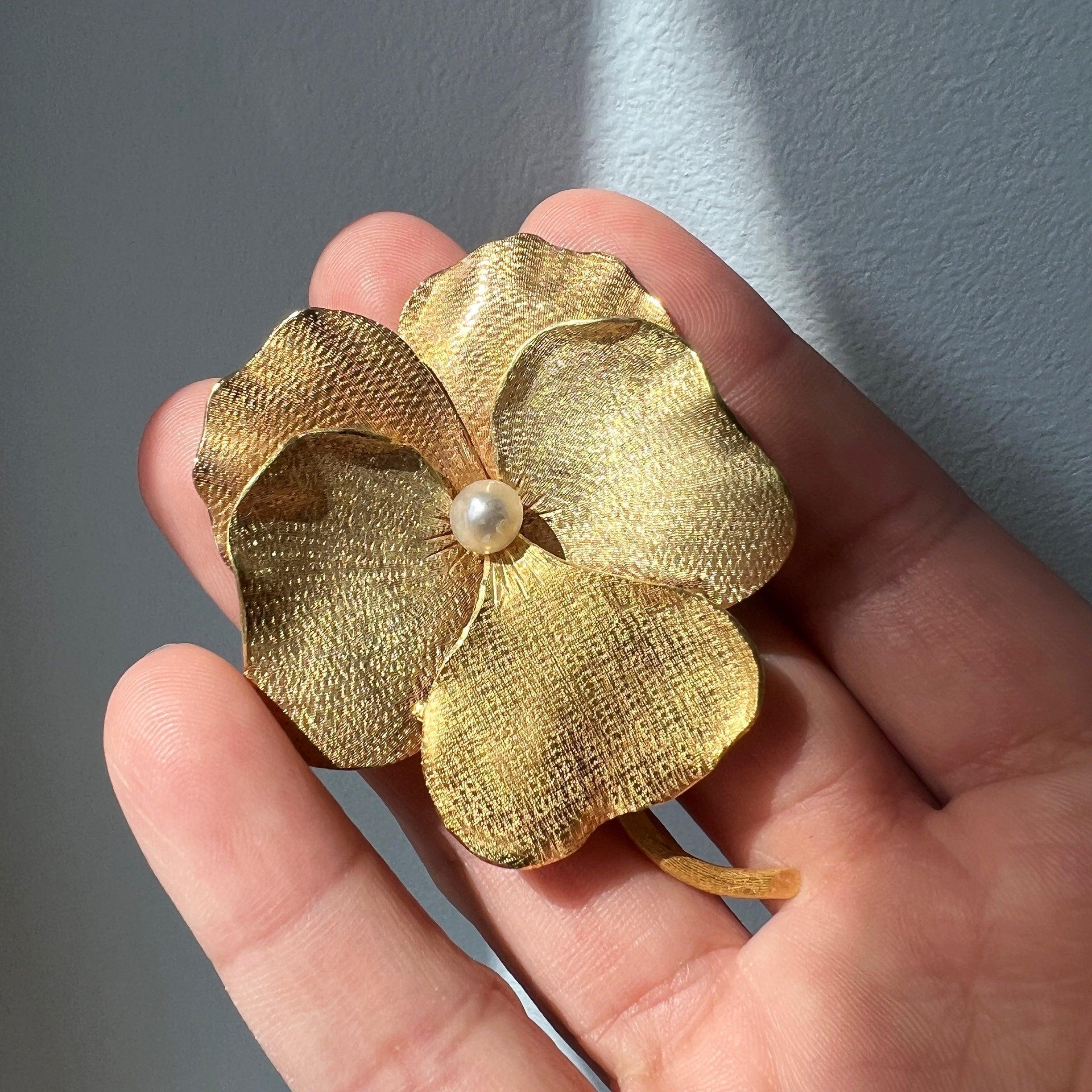 Magnificent & large 18k plain gold pearl Pansy flower brooch - Curiously timeless