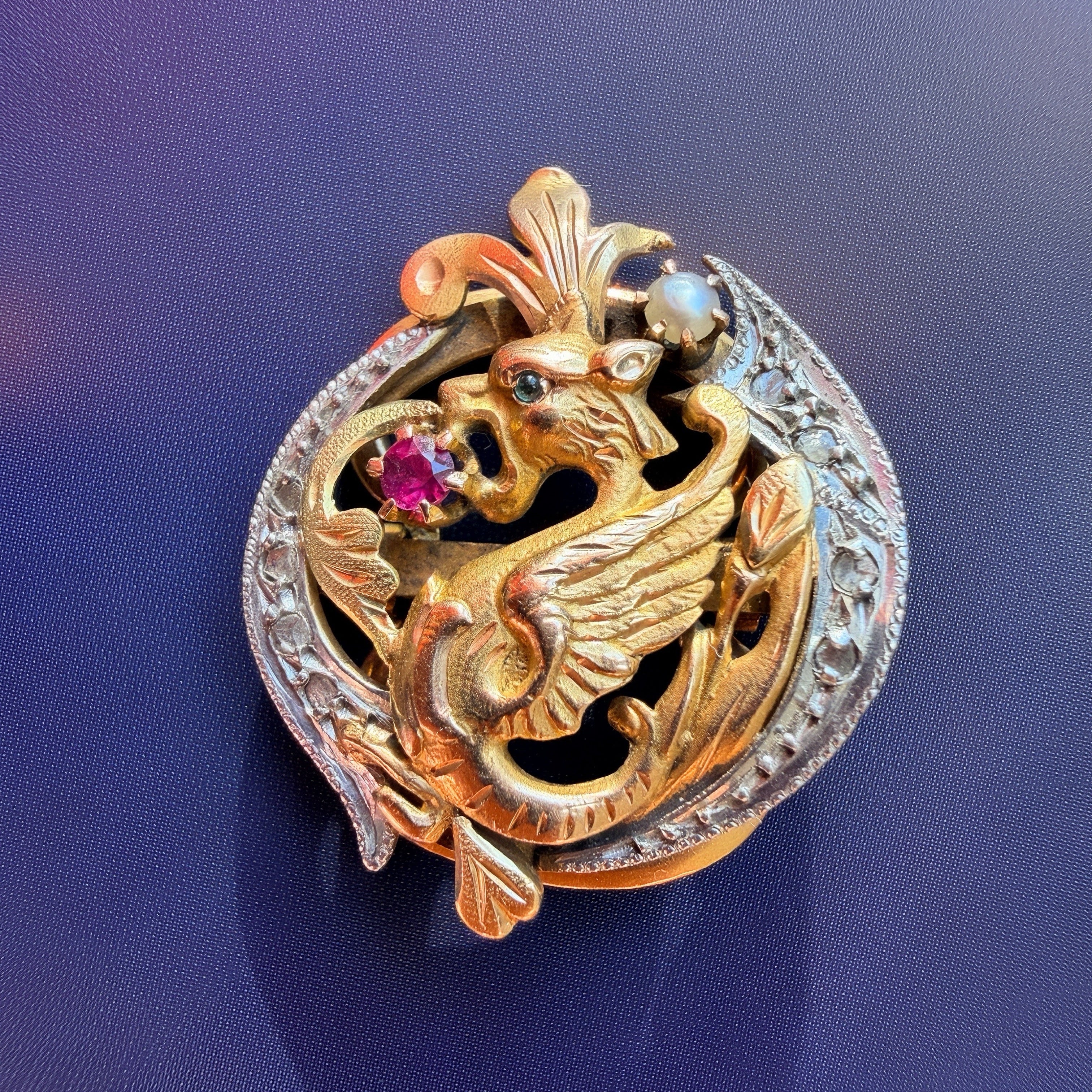 French Art Nouveau 18K gold chimera chain clip