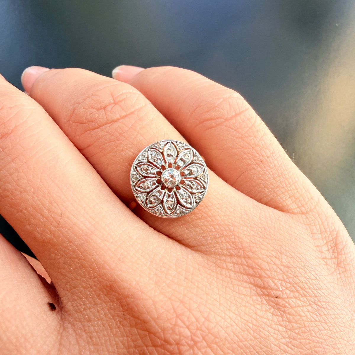 Edwardian 18K gold platinum daisy flower diamond ring