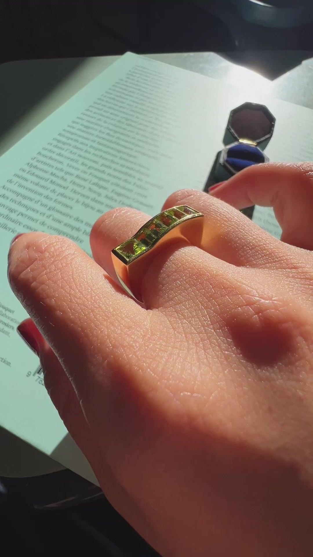 French 1940s 18K Yellow Gold Tank Ring with Peridots