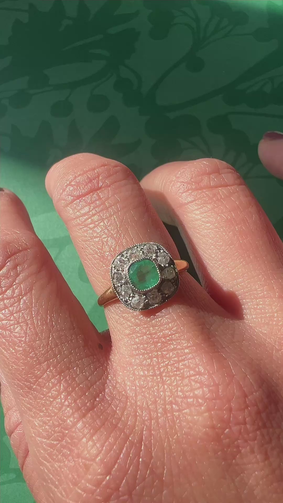 Victorian 18K Gold Emerald and diamond Ring