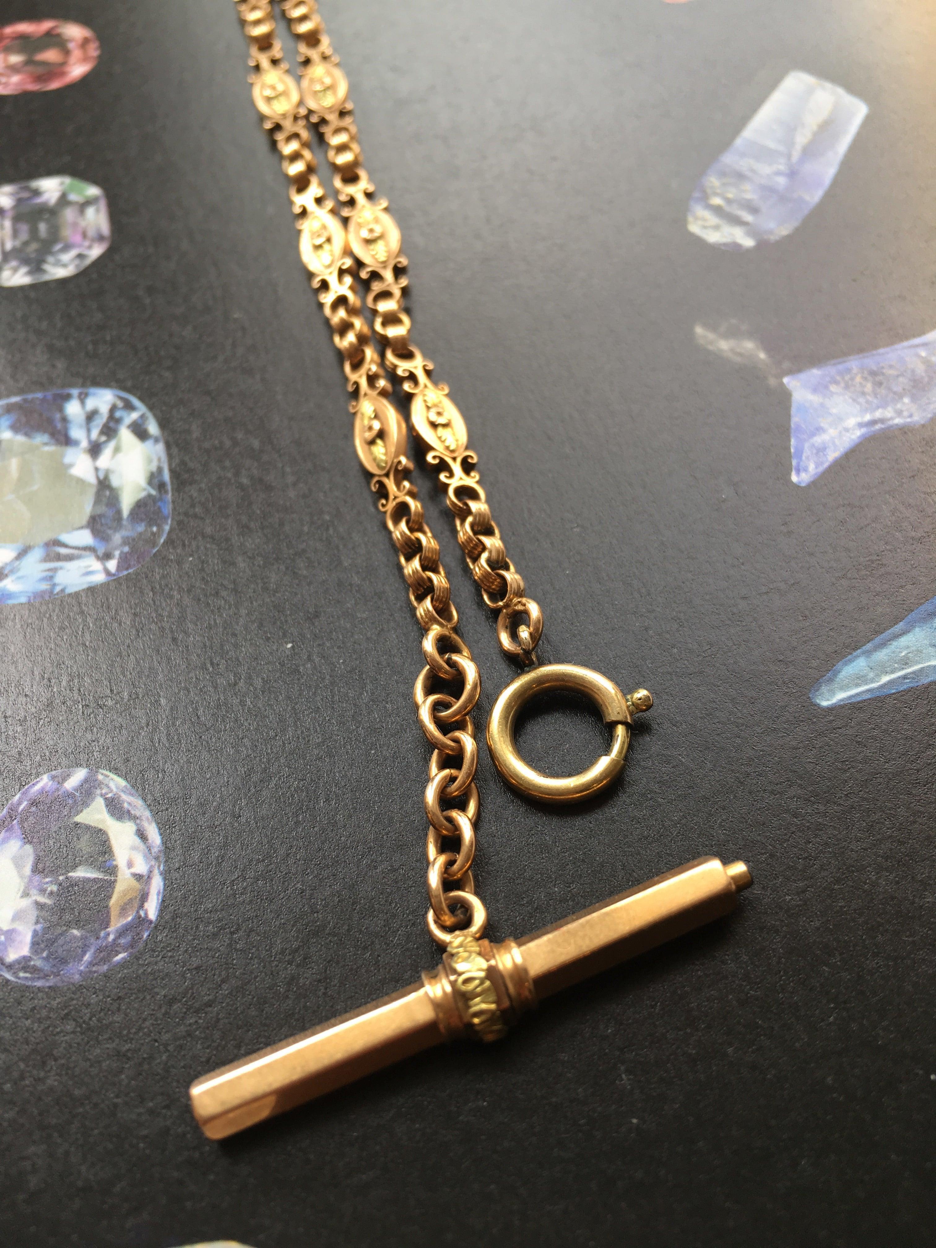 Floral & very rare Victorian 18K gold chain with a T-bar - Curiously timeless