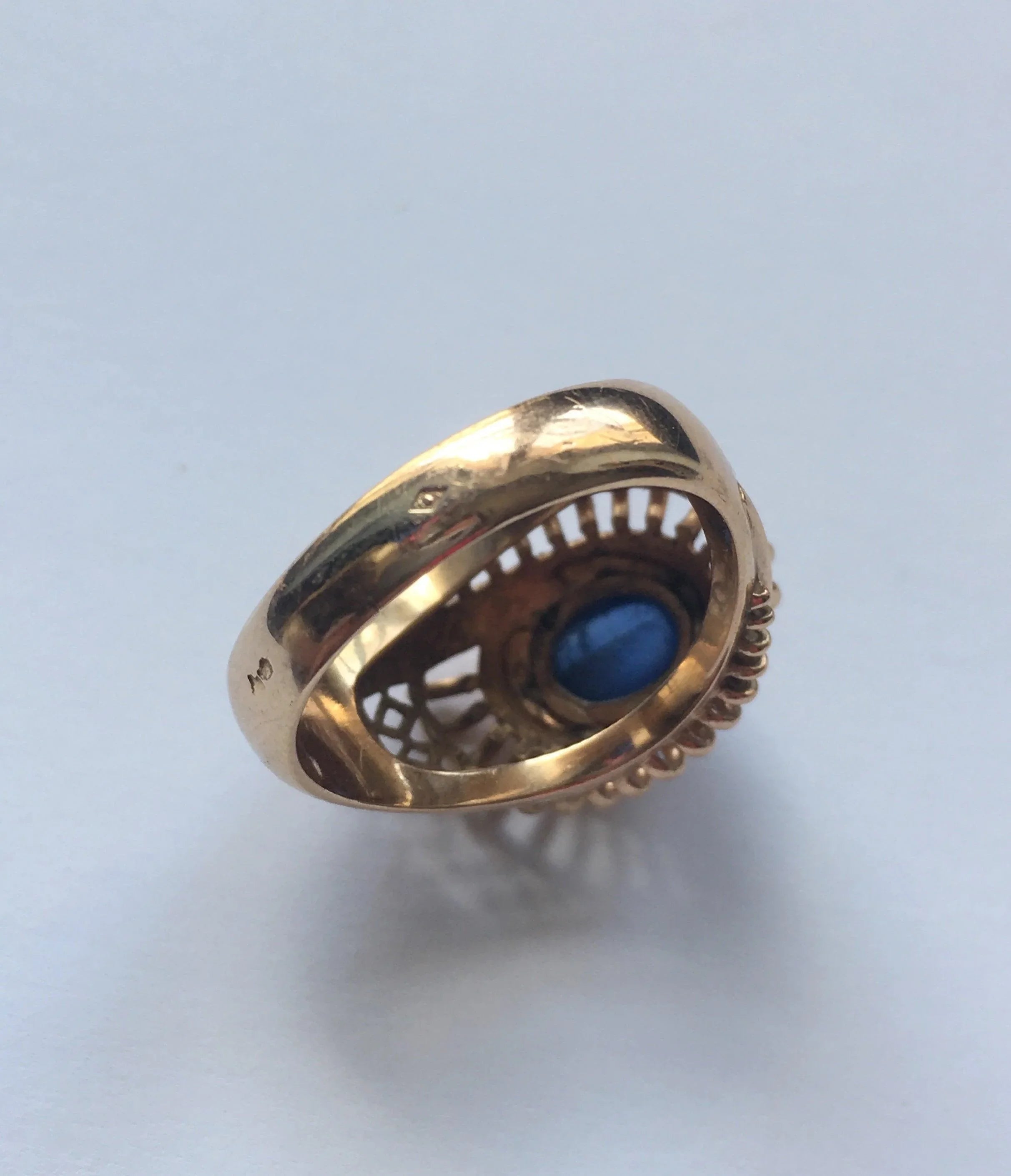 Striking 1950s French 18k yellow gold sapphire tourbillon ring - Curiously timeless