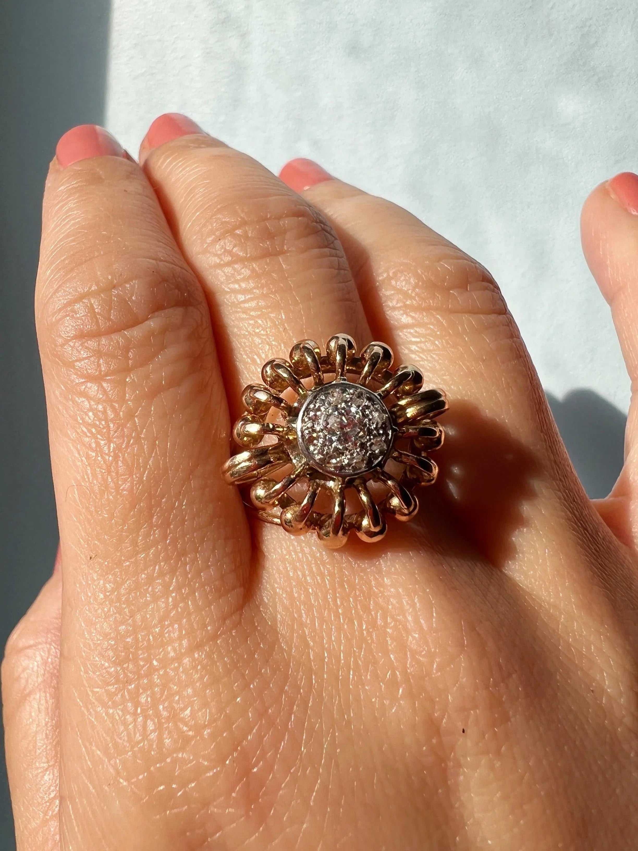 Vintage 18K gold diamond retro ring - Curiously timeless
