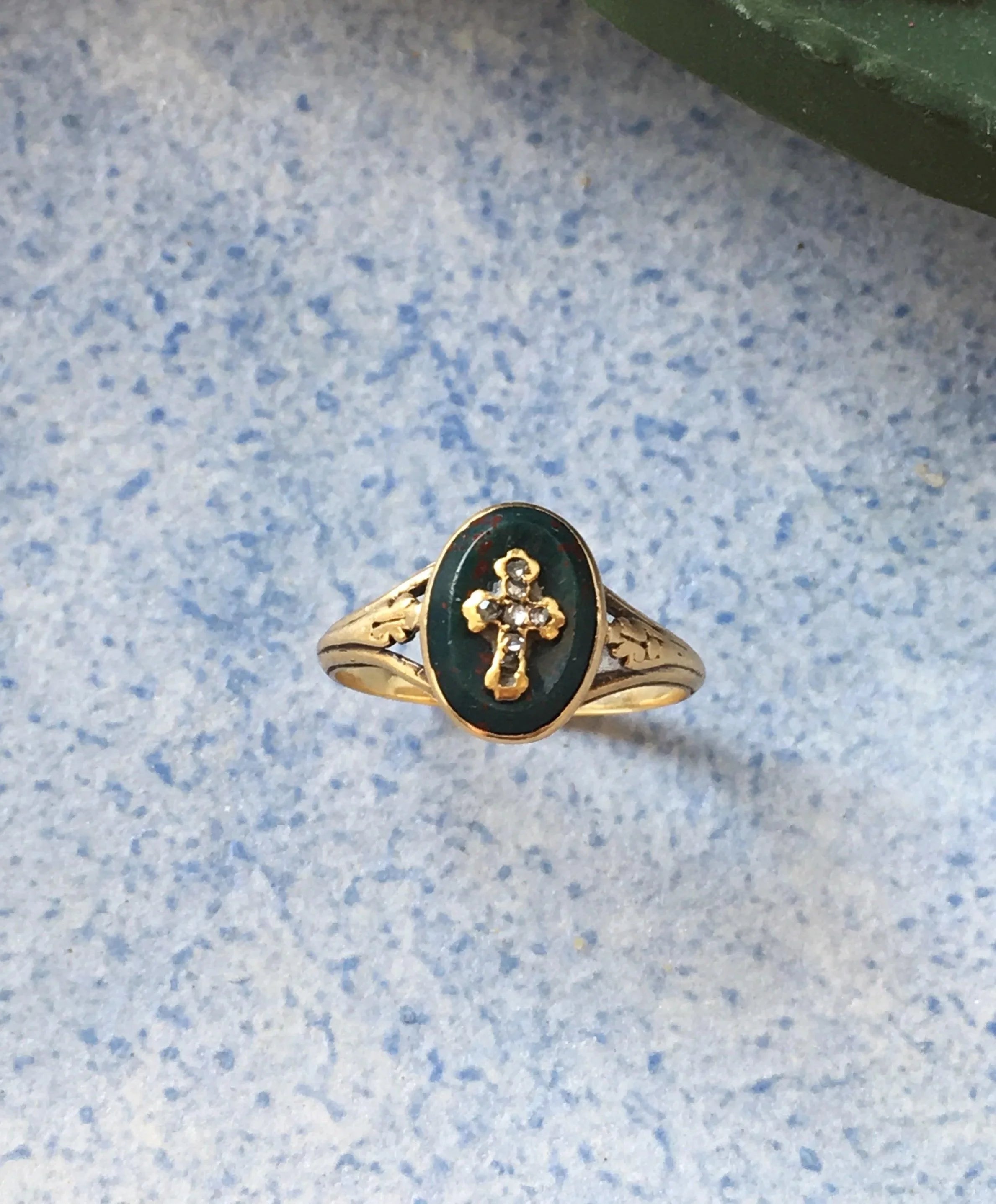 Rare Victorian 18K gold diamond cross blood jasper ring - Curiously timeless