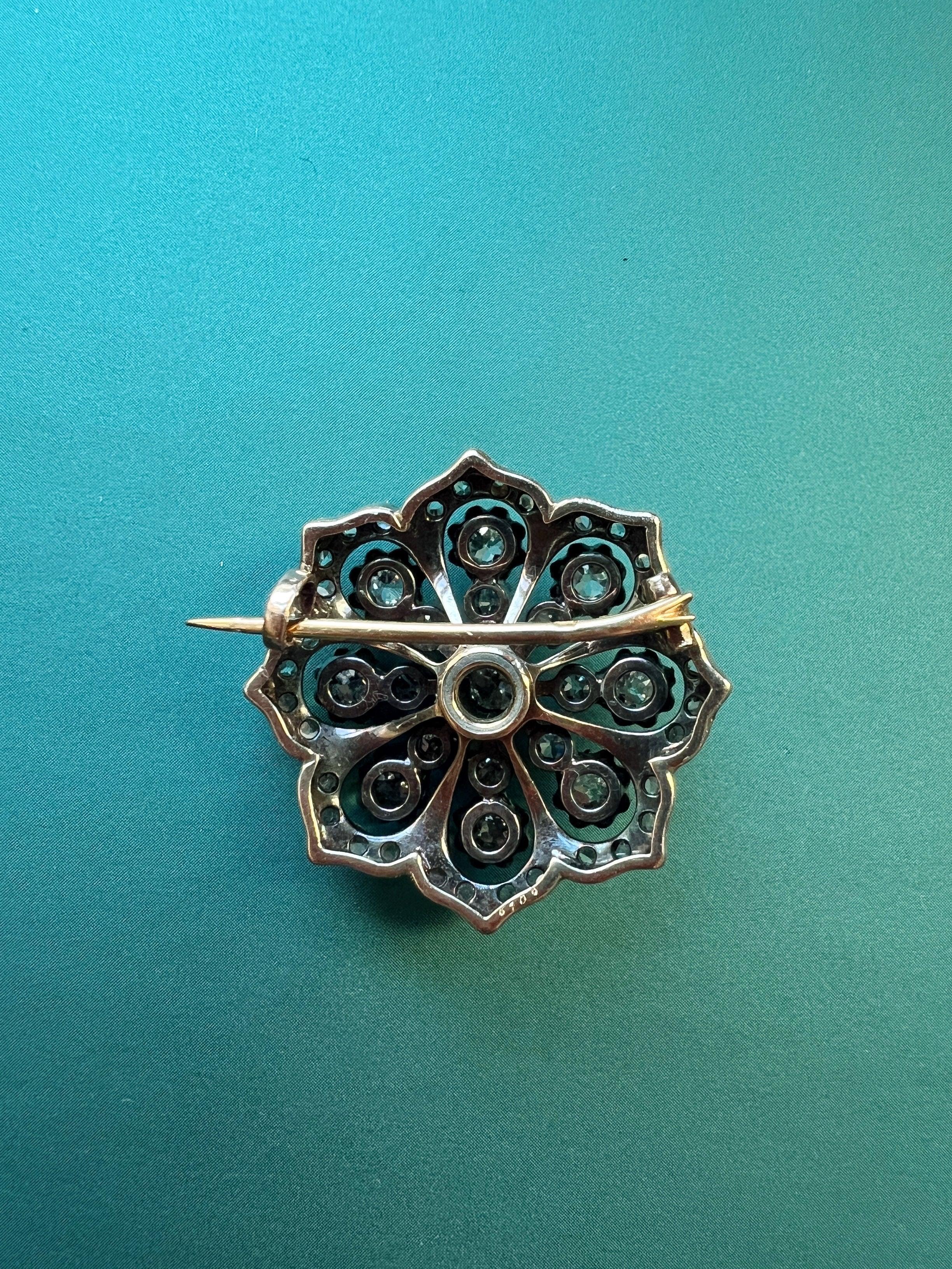 Ultra-sparkling antique 18K gold diamond flower brooch - Curiously timeless
