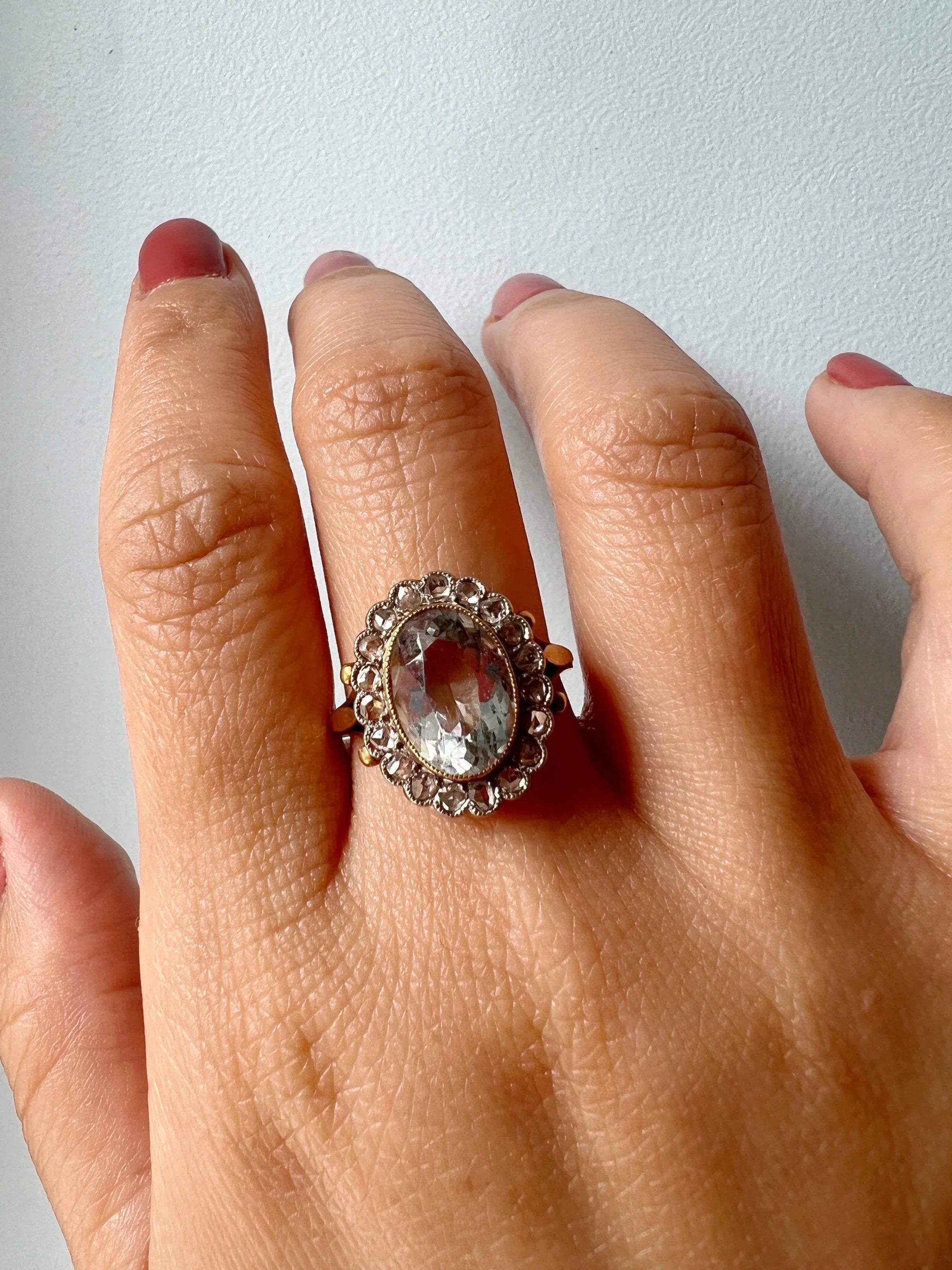 Antique 18K gold aquamarine and diamond ring - Curiously timeless