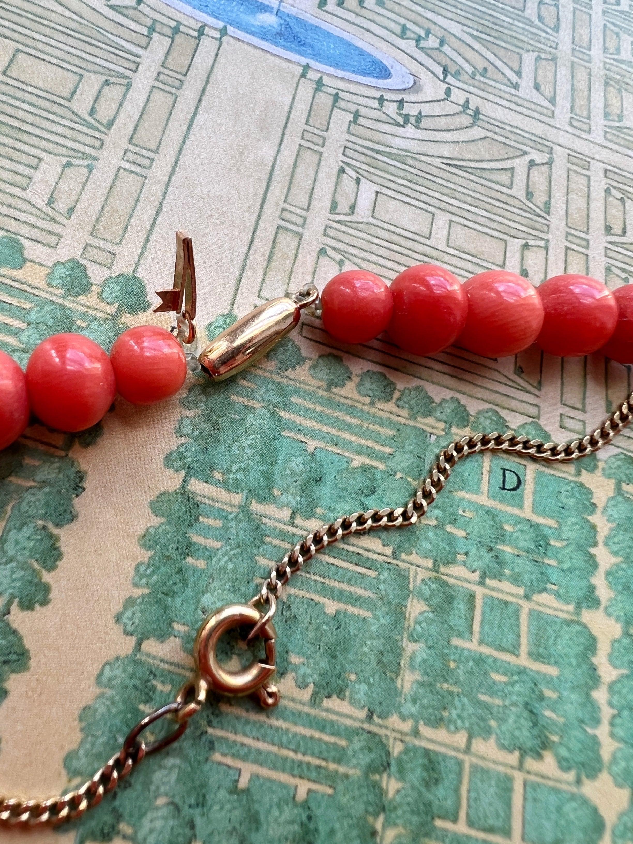 Natural coral beads necklace with 18K gold clasp - Curiously timeless