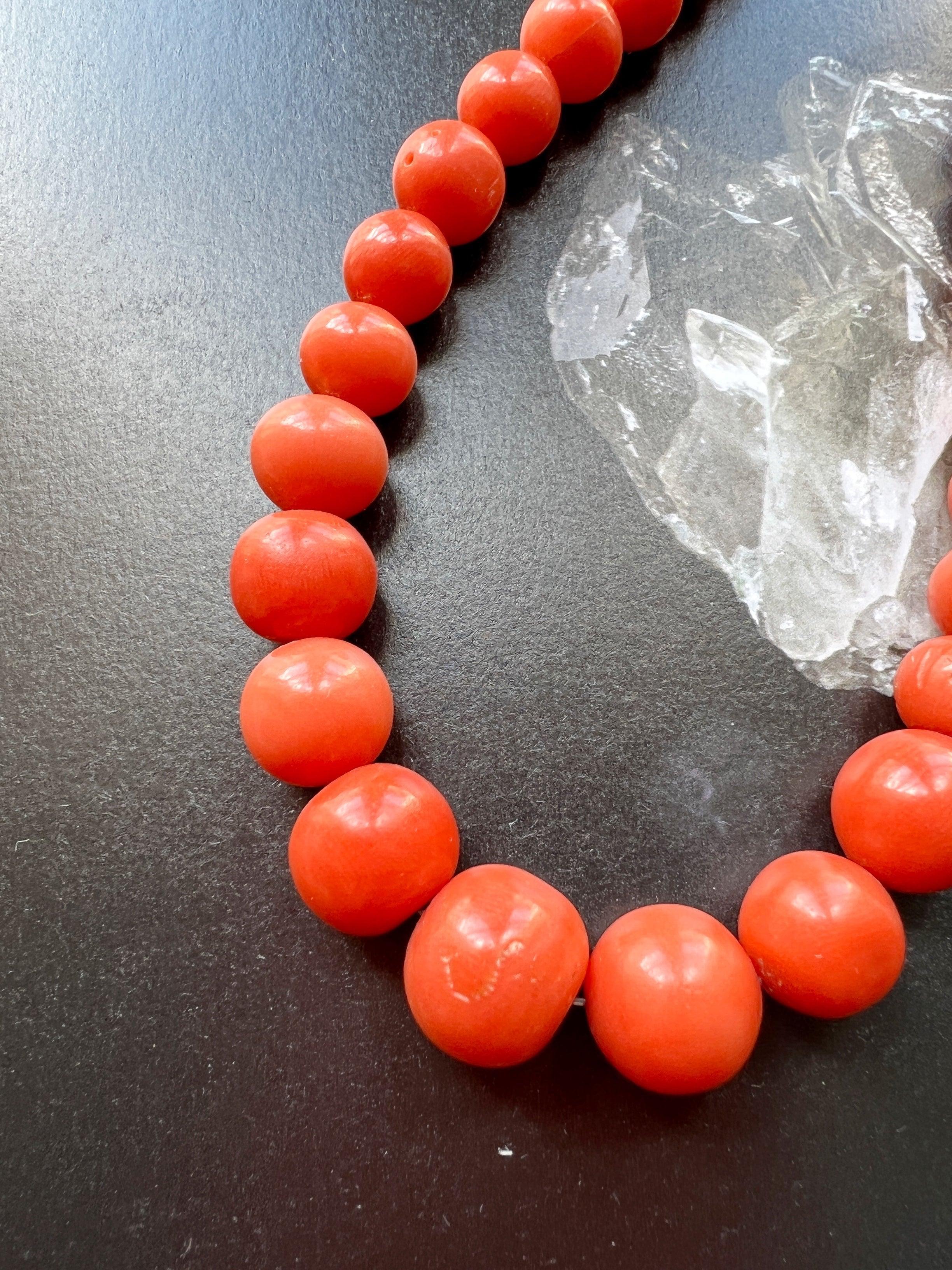 Natural coral beads necklace with 18K gold clasp - Curiously timeless