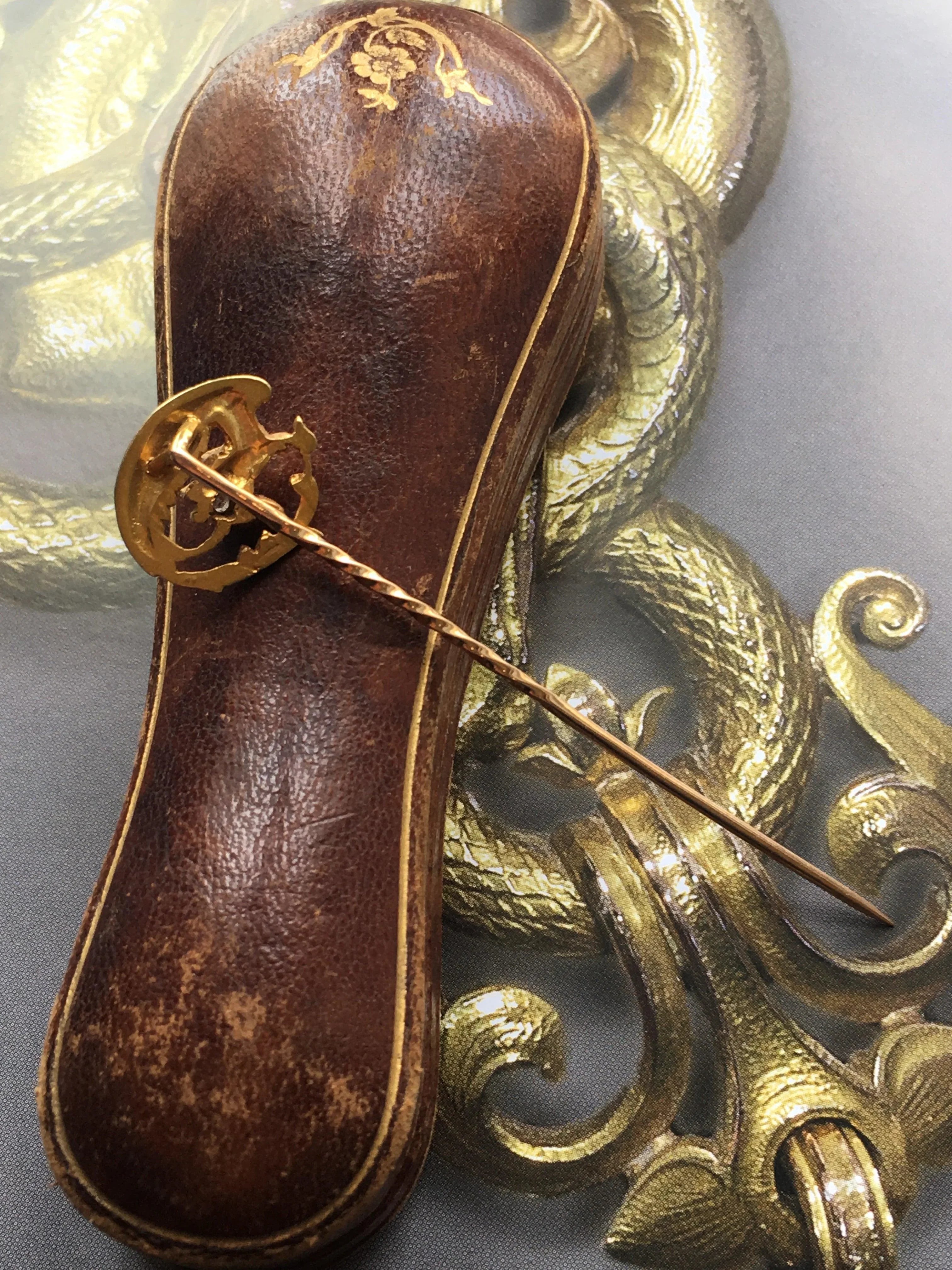 Magnificent Boxed 18K gold rose cut diamond chimera pin brooch - Curiously timeless