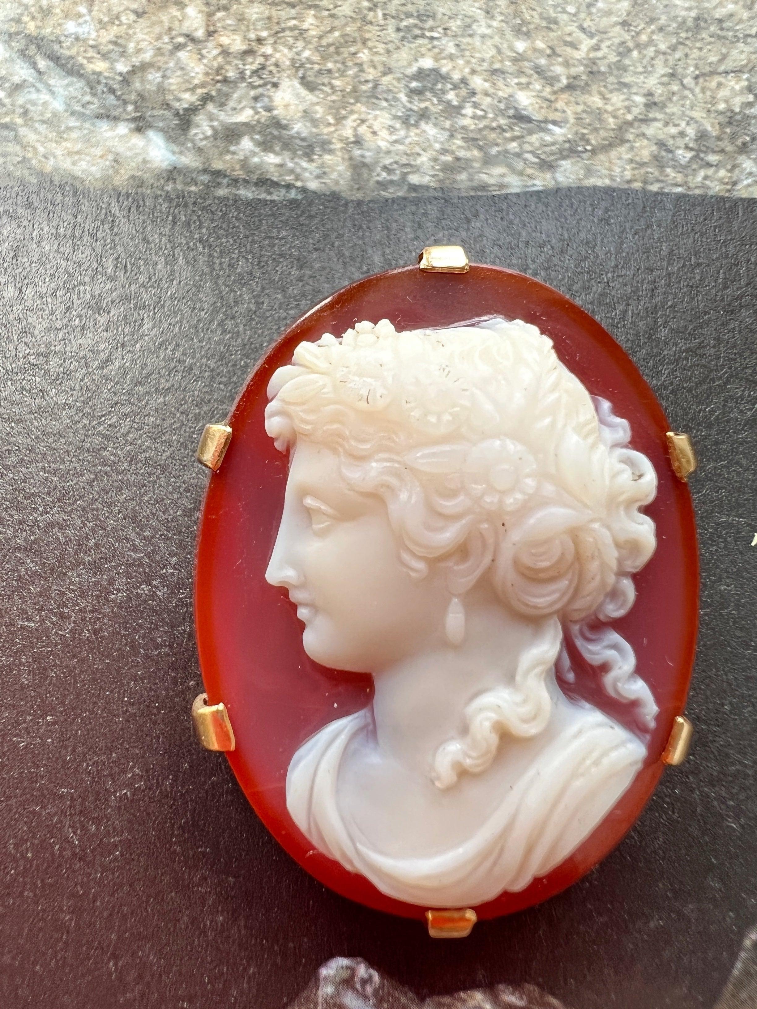 French Antique 18K gold agate female portrait cameo brooch - Curiously timeless