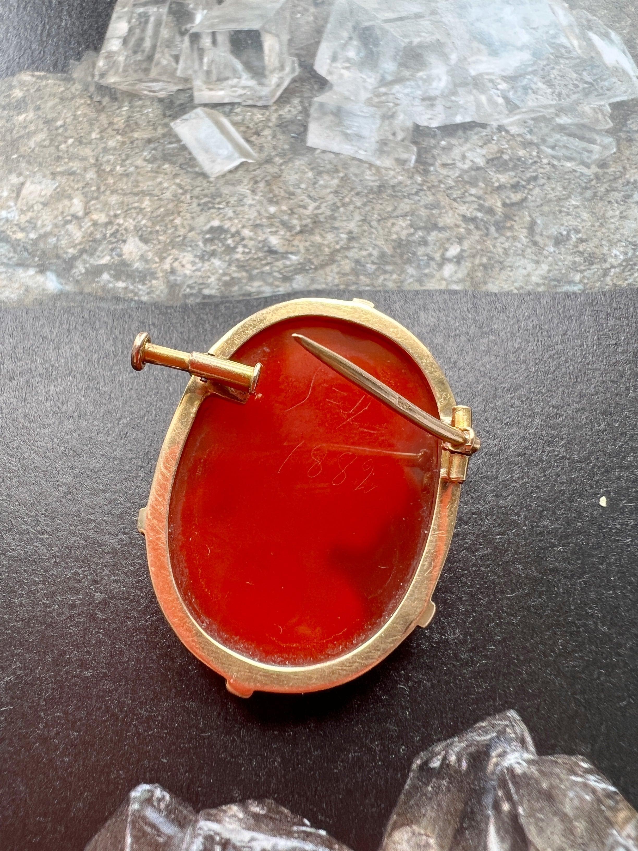 French Antique 18K gold agate female portrait cameo brooch - Curiously timeless