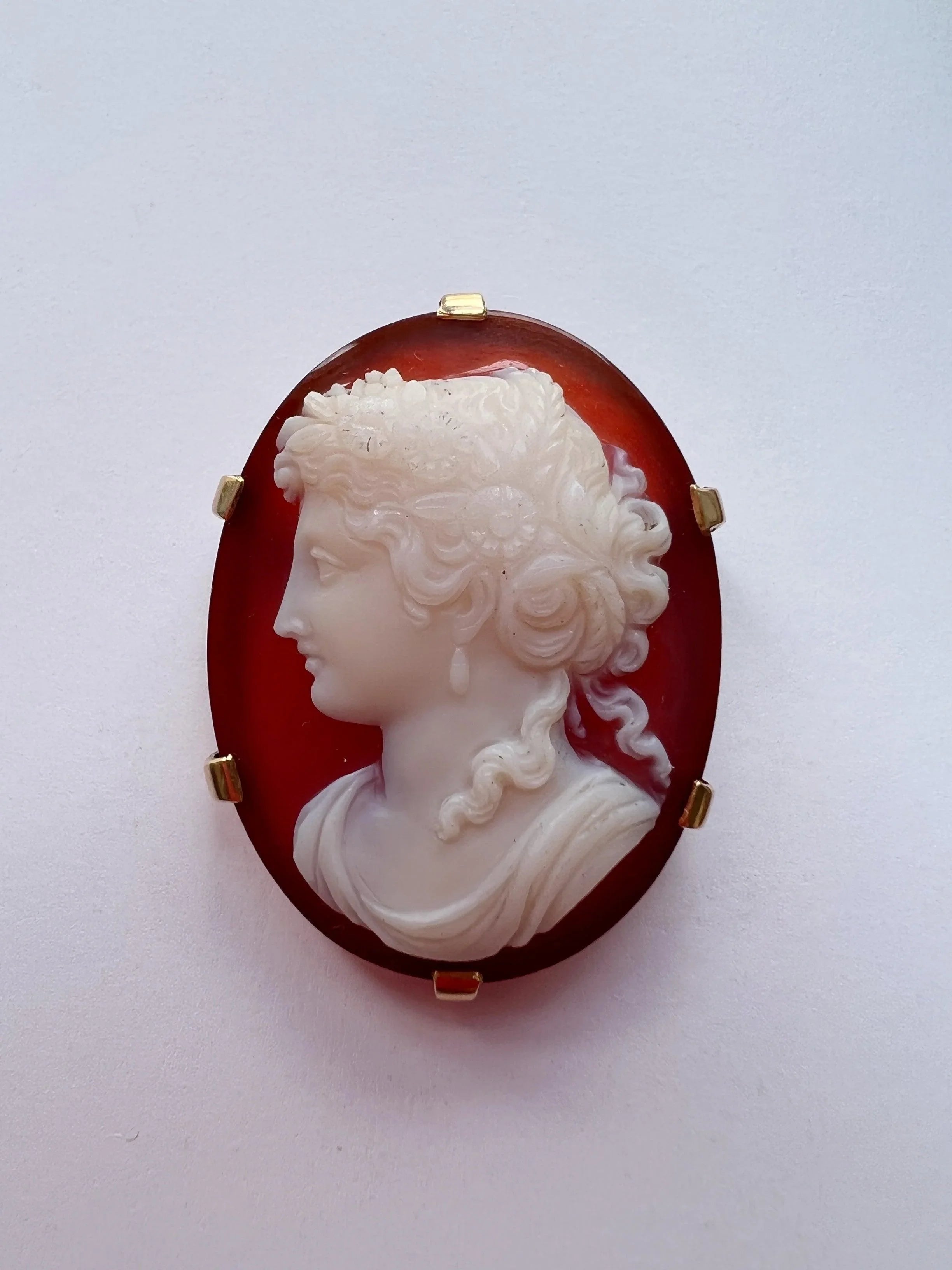French Antique 18K gold agate female portrait cameo brooch - Curiously timeless