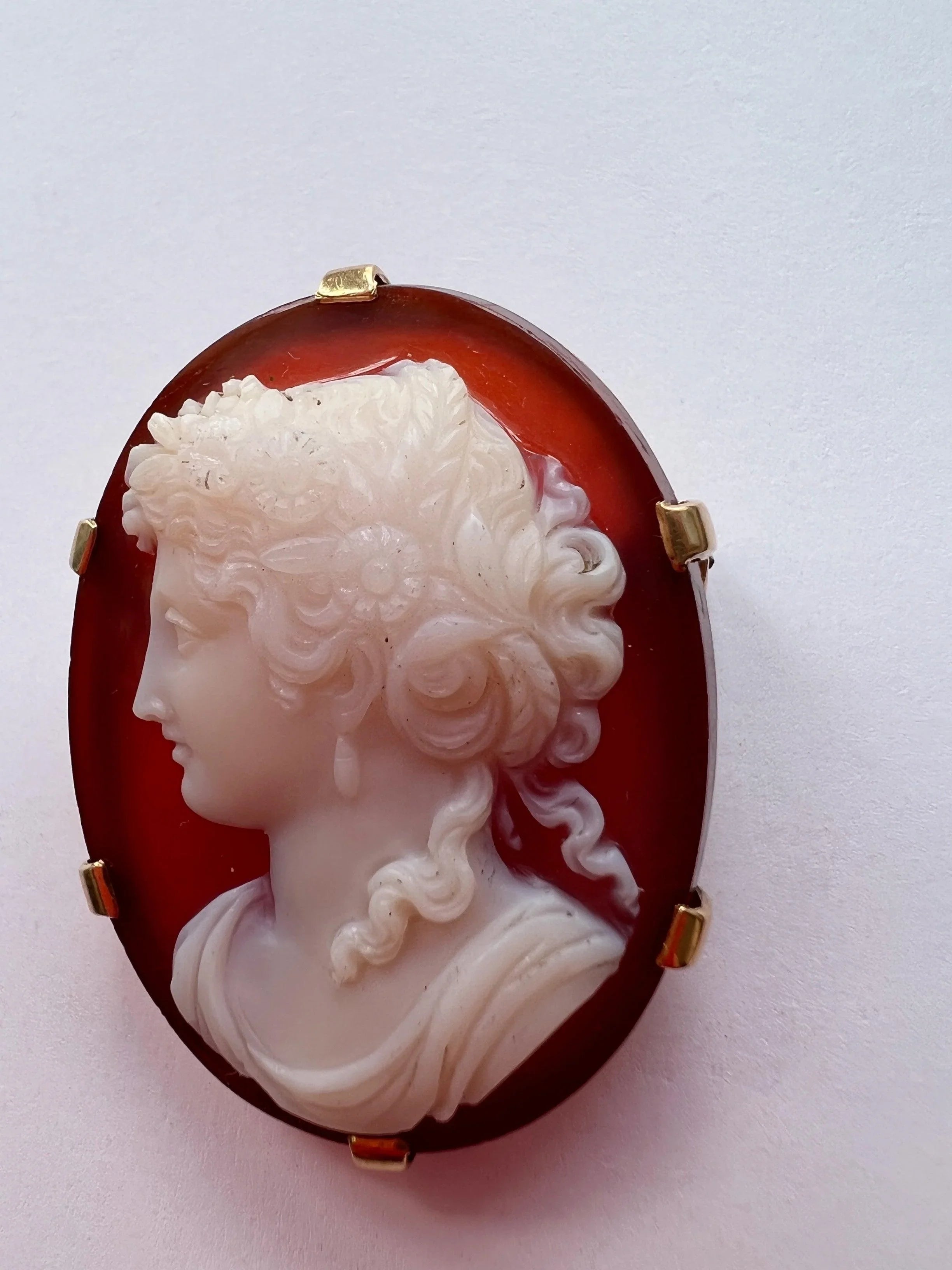 French Antique 18K gold agate female portrait cameo brooch - Curiously timeless