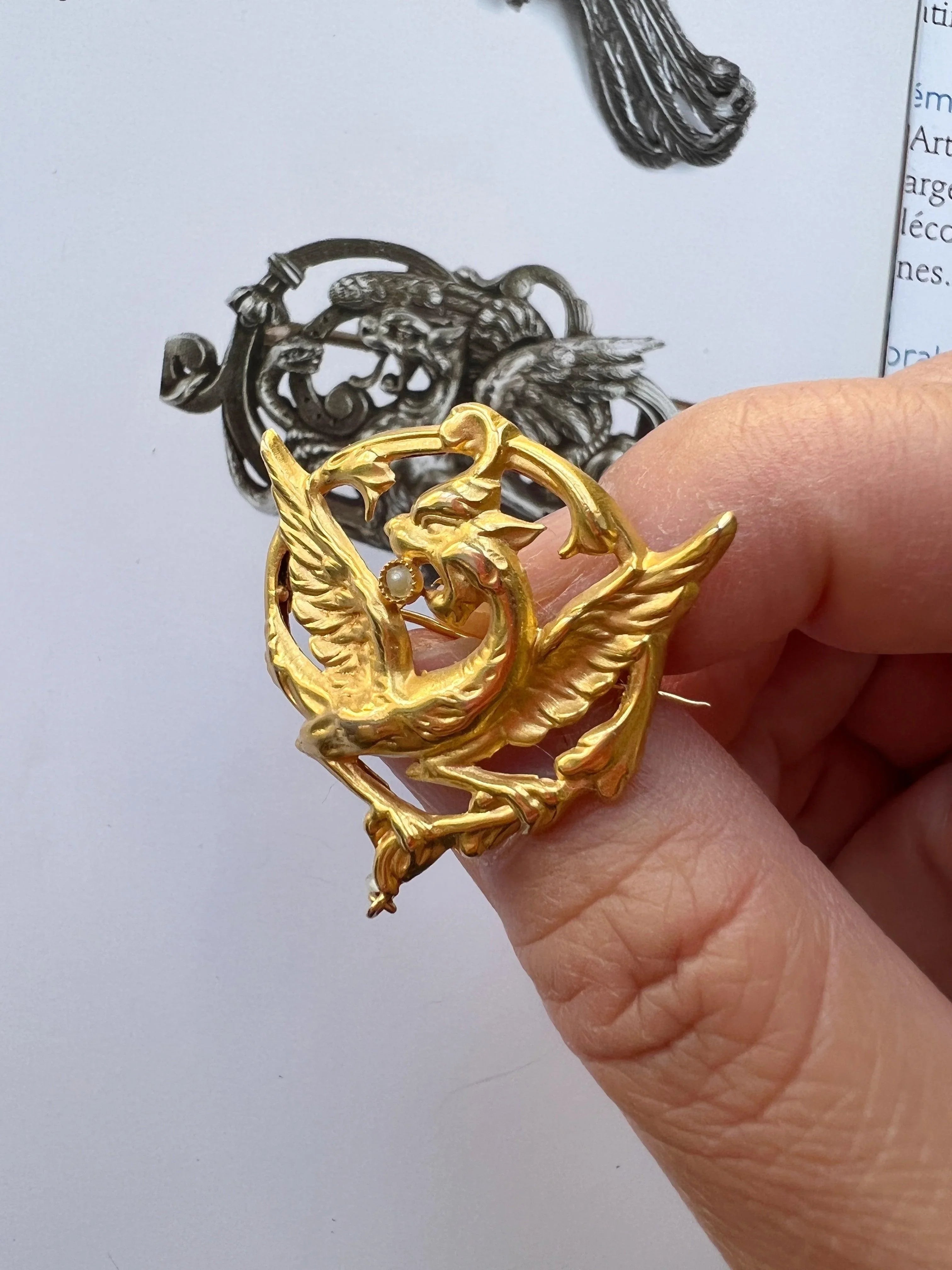 Fearless French Art Nouveau 18K gold Chimera brooch/pendant - Curiously timeless