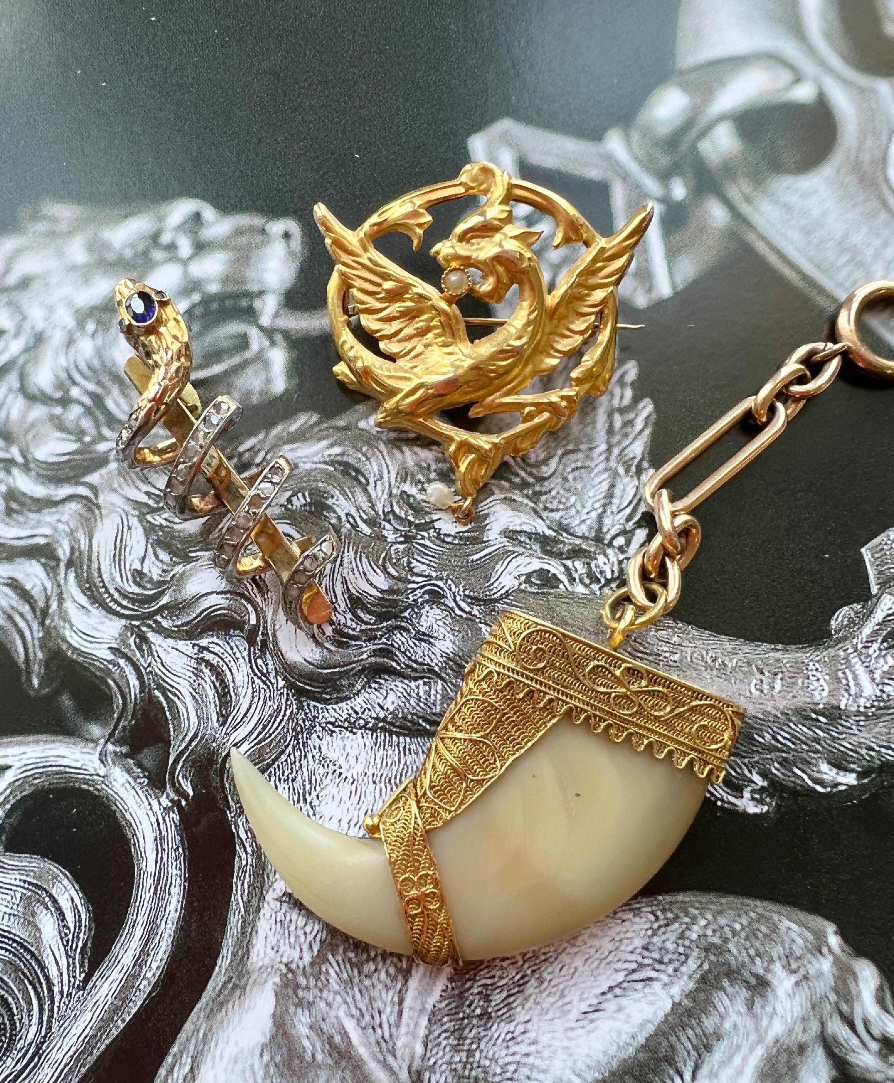 Fearless French Art Nouveau 18K gold Chimera brooch/pendant - Curiously timeless