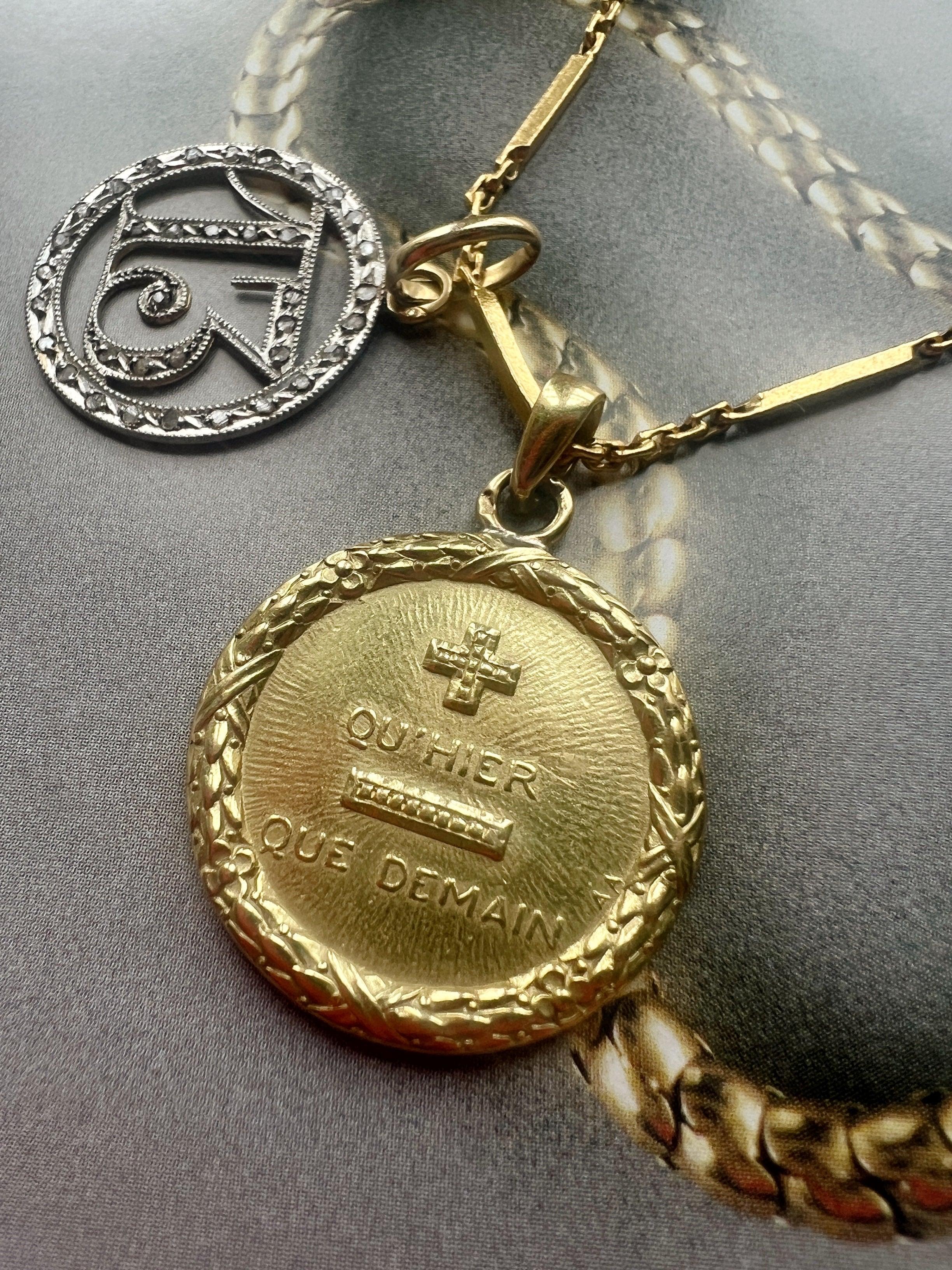 Large Vintage 18K gold Augis “more than yesterday less than tomorrow” love medal - Curiously timeless