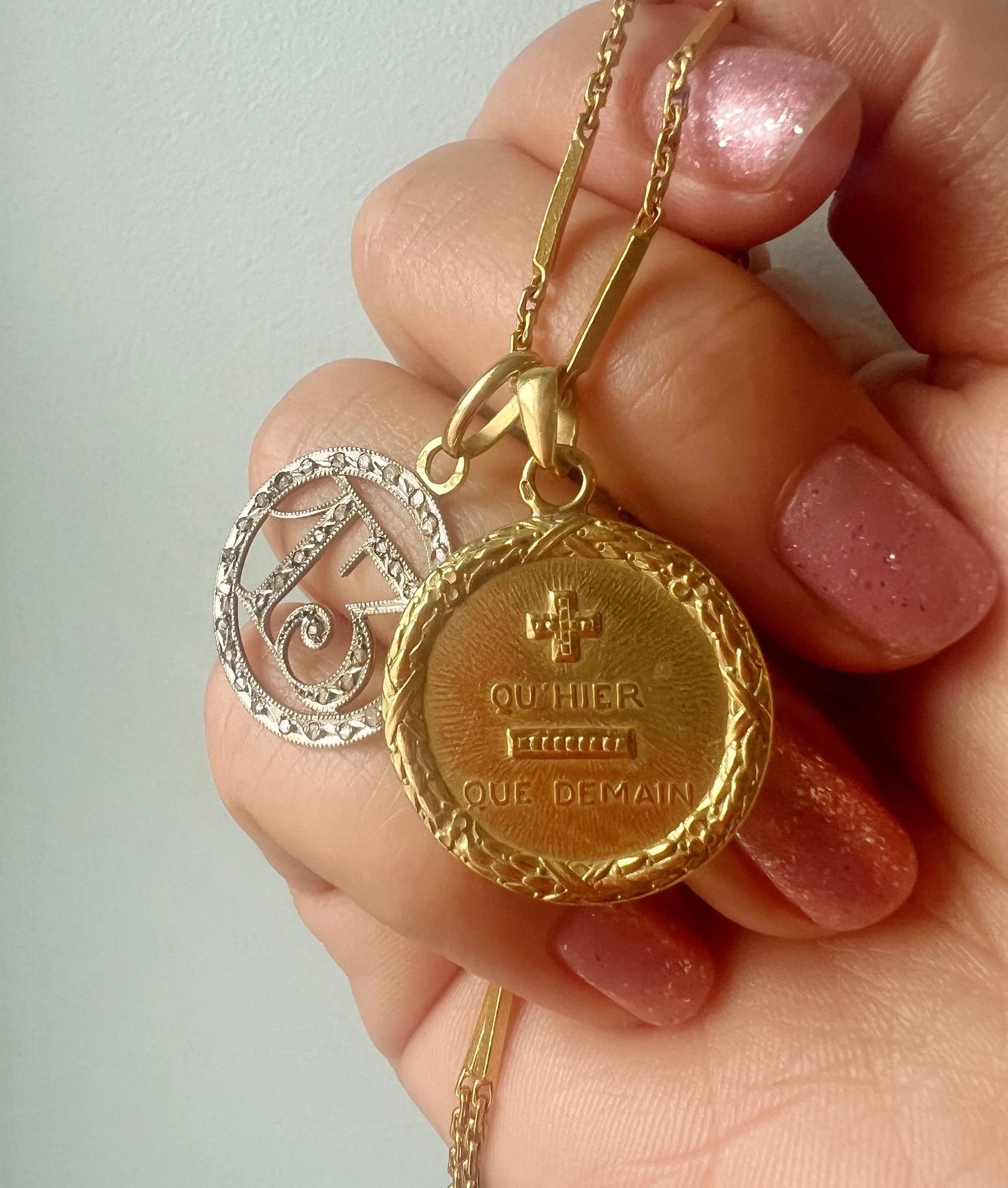 Large Vintage 18K gold Augis “more than yesterday less than tomorrow” love medal - Curiously timeless