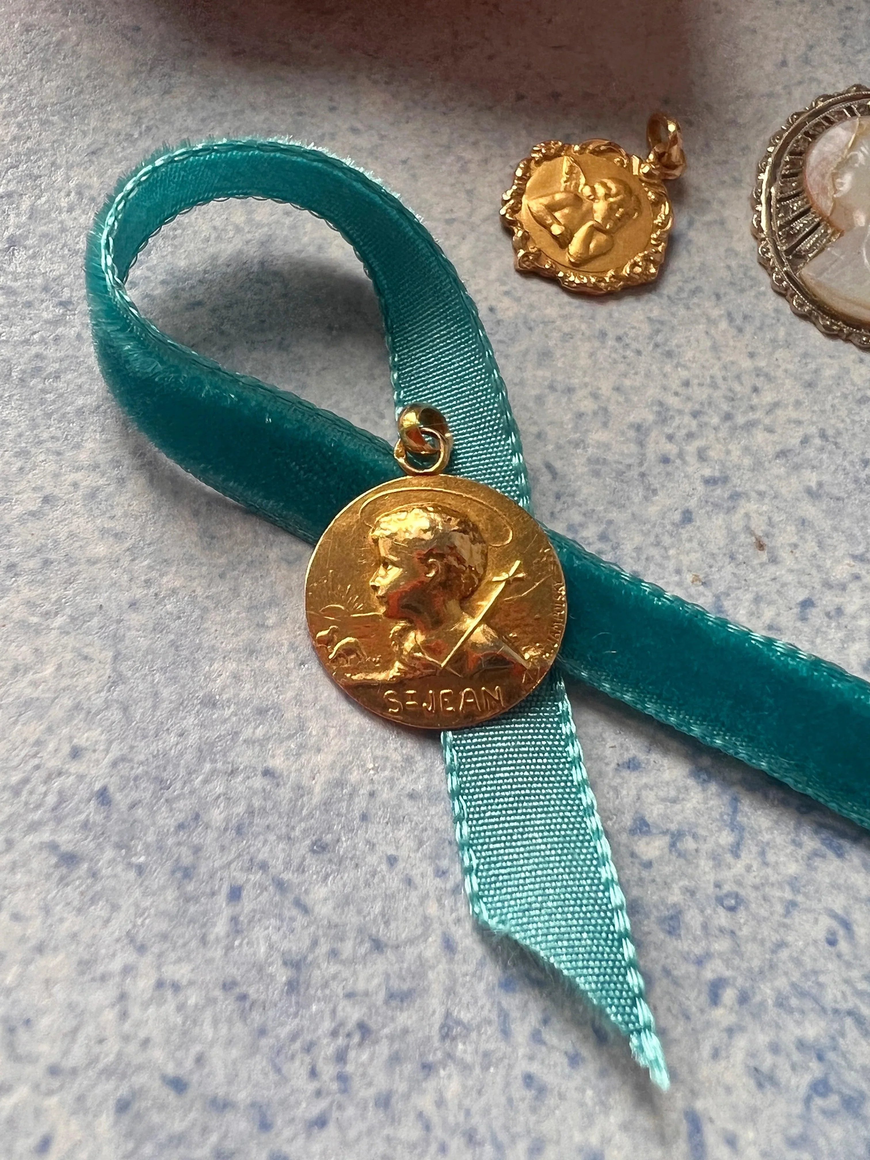 Rare French antique 18K gold medal signed by Michel Jampolsky Young John the Baptist - Curiously timeless