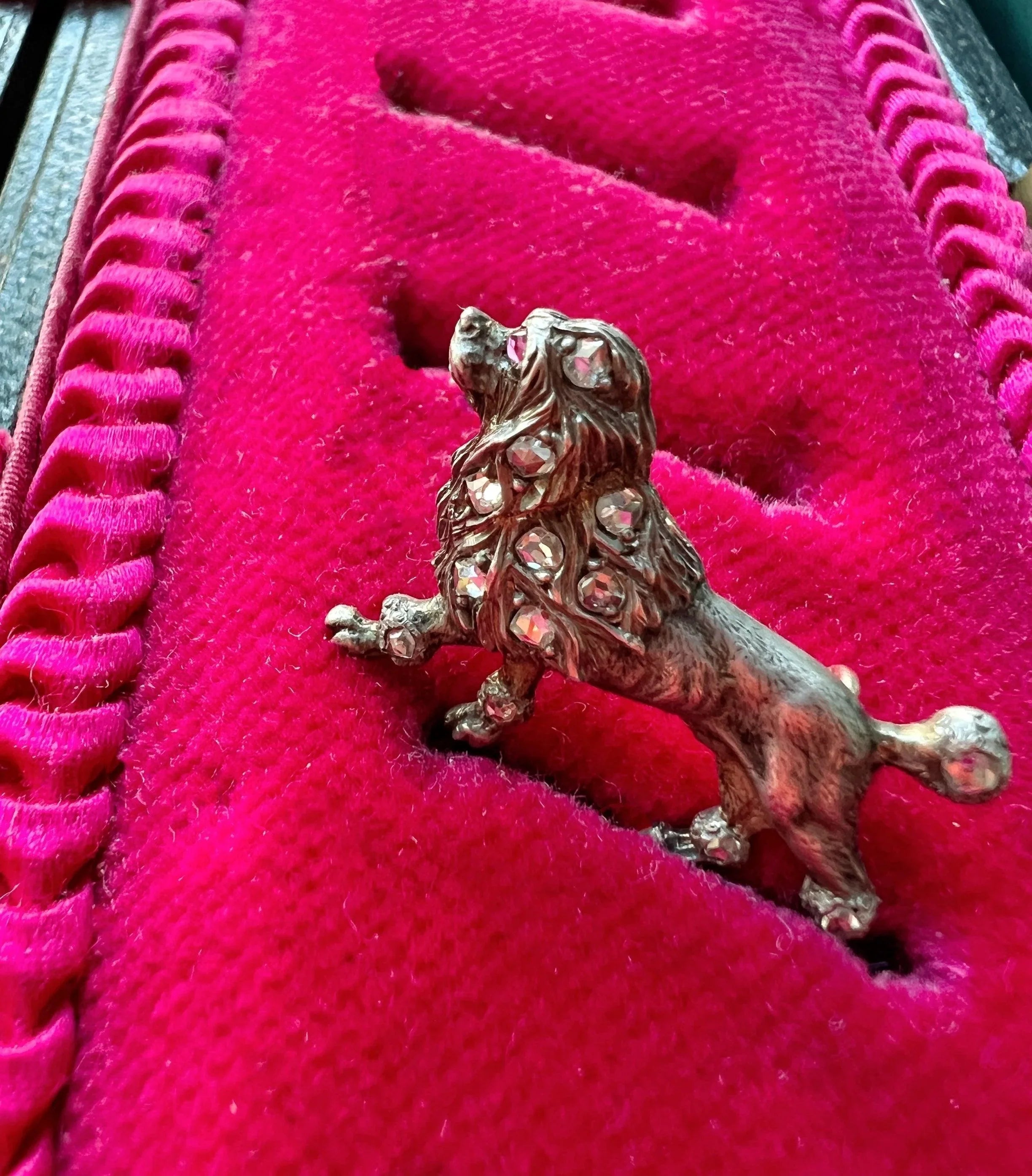 Antique 18K gold diamond poodle dog brooch - Curiously timeless