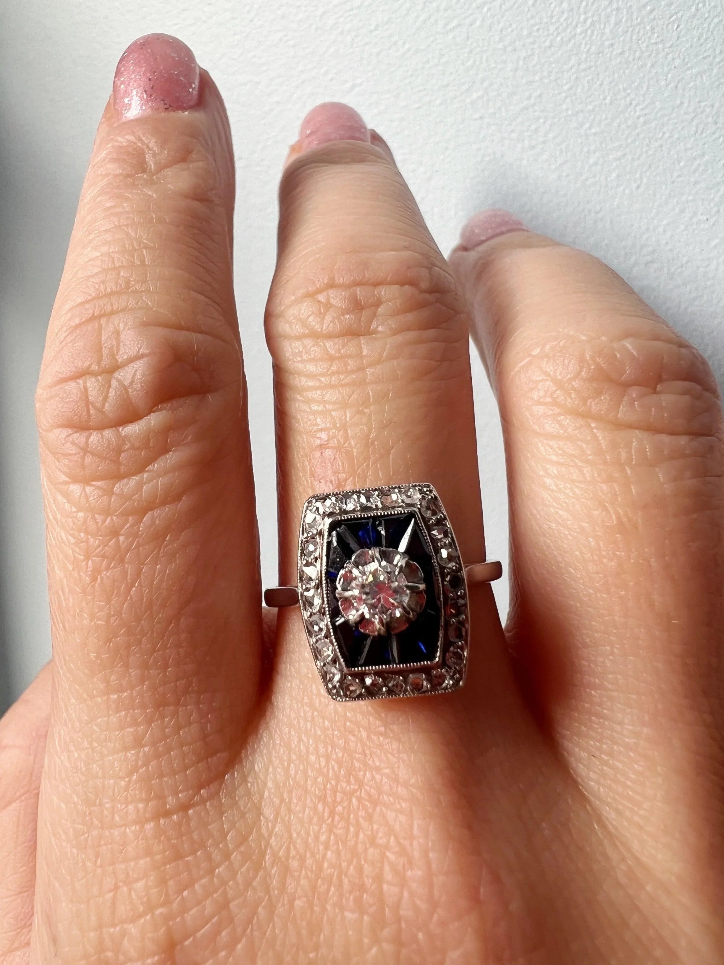 Art Deco 18K gold diamond blue sapphire ring - Curiously timeless