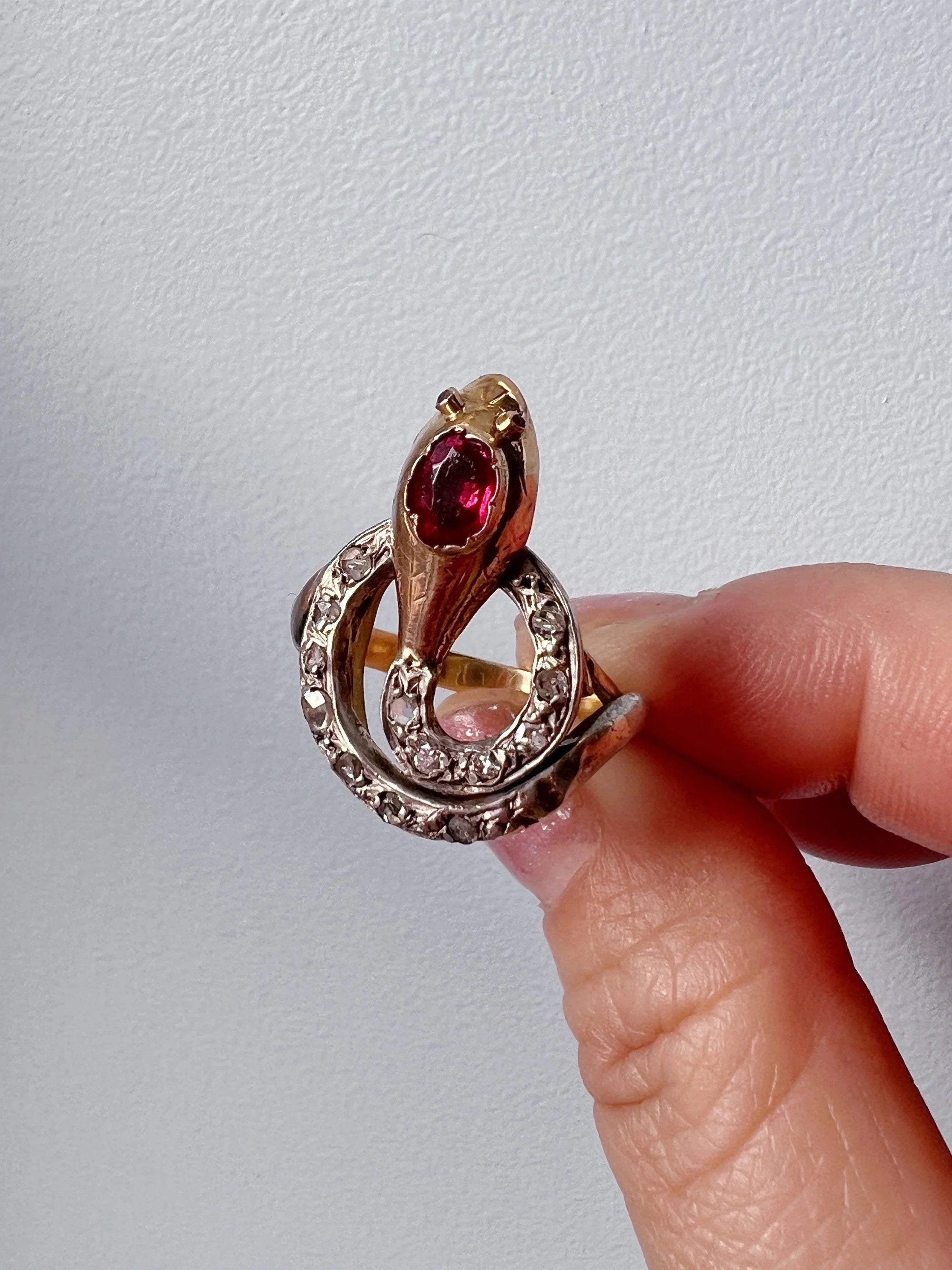 Victorian era 18K gold rose cut diamond twisted snake ring - Curiously timeless