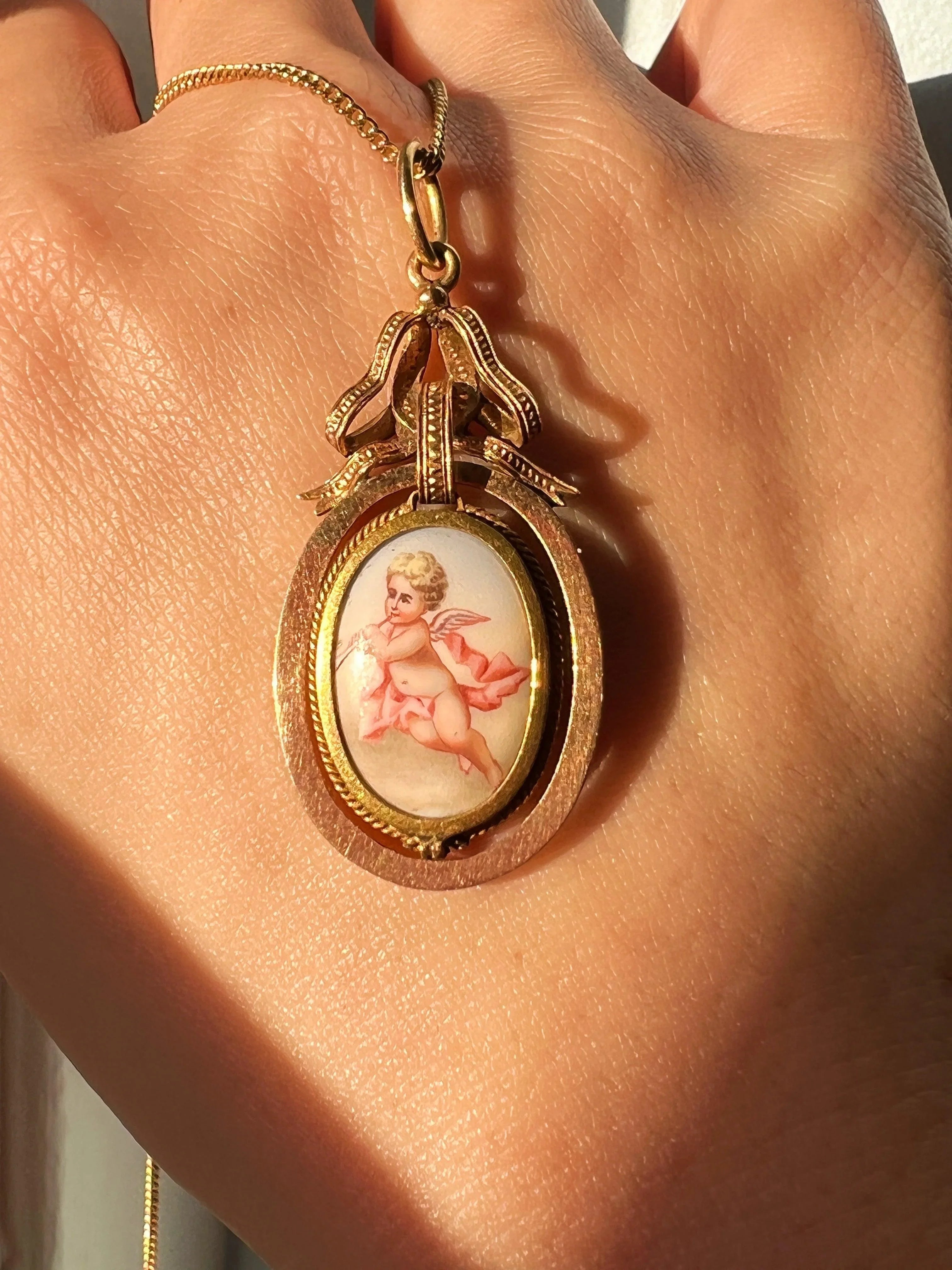 Very lovely French antique 18K gold enameled musician angel bow pendant - Curiously timeless